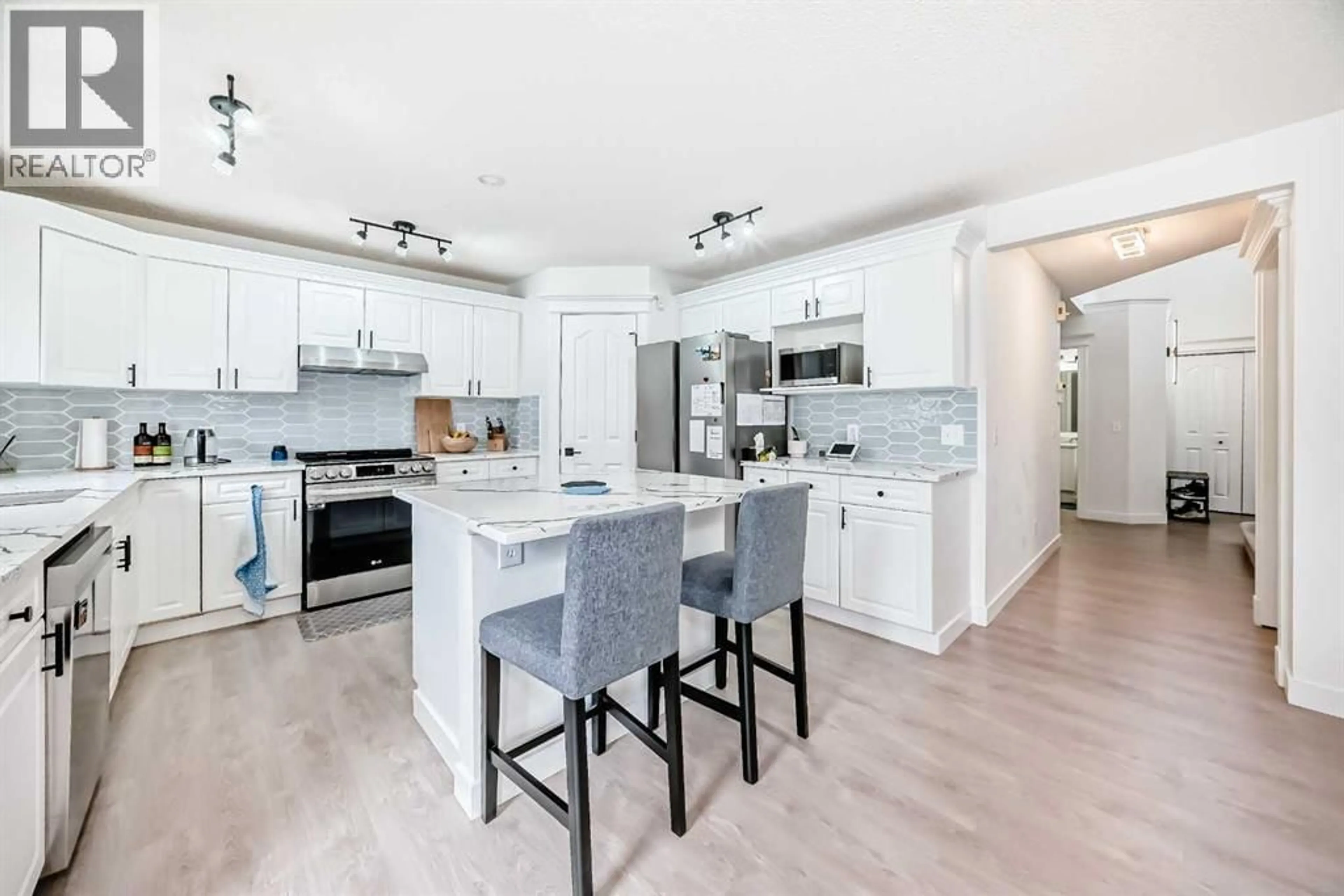 Open concept kitchen, ceramic/tile floor for 202 HAMPTONS GARDENS NORTHWEST, Calgary Alberta T3A5X4
