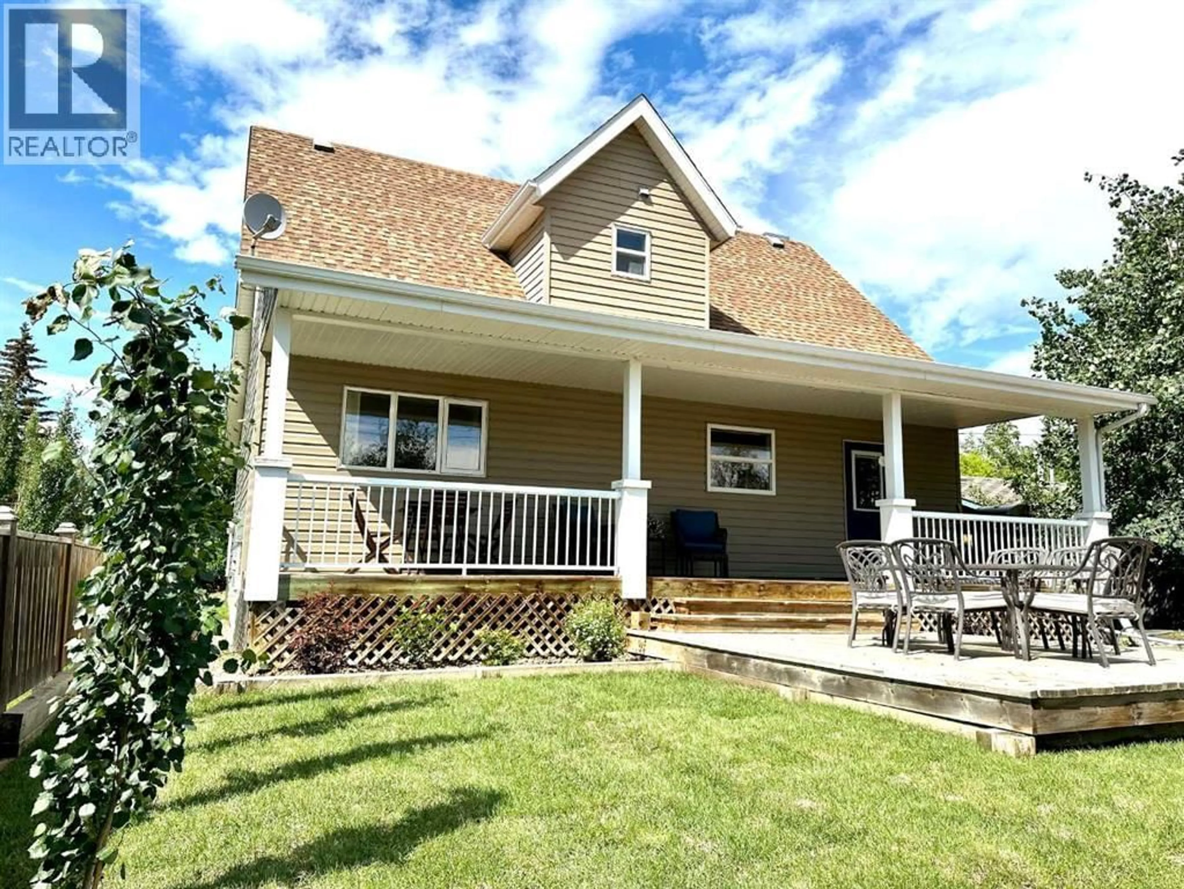 Home with vinyl exterior material, building for 5028 LAKESHORE DRIVE, Sylvan Lake Alberta T4S1A9