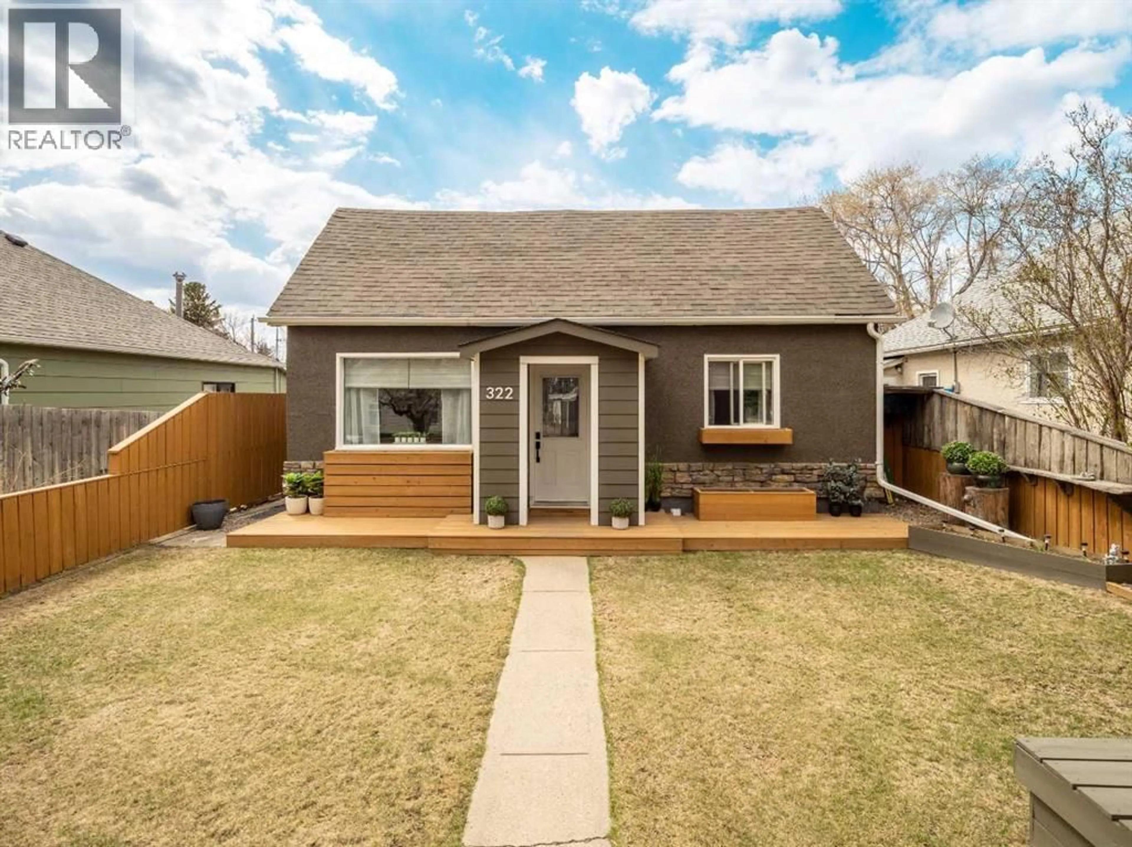 Home with vinyl exterior material, street for 322 19 STREET NORTH, Lethbridge Alberta T1H3K2