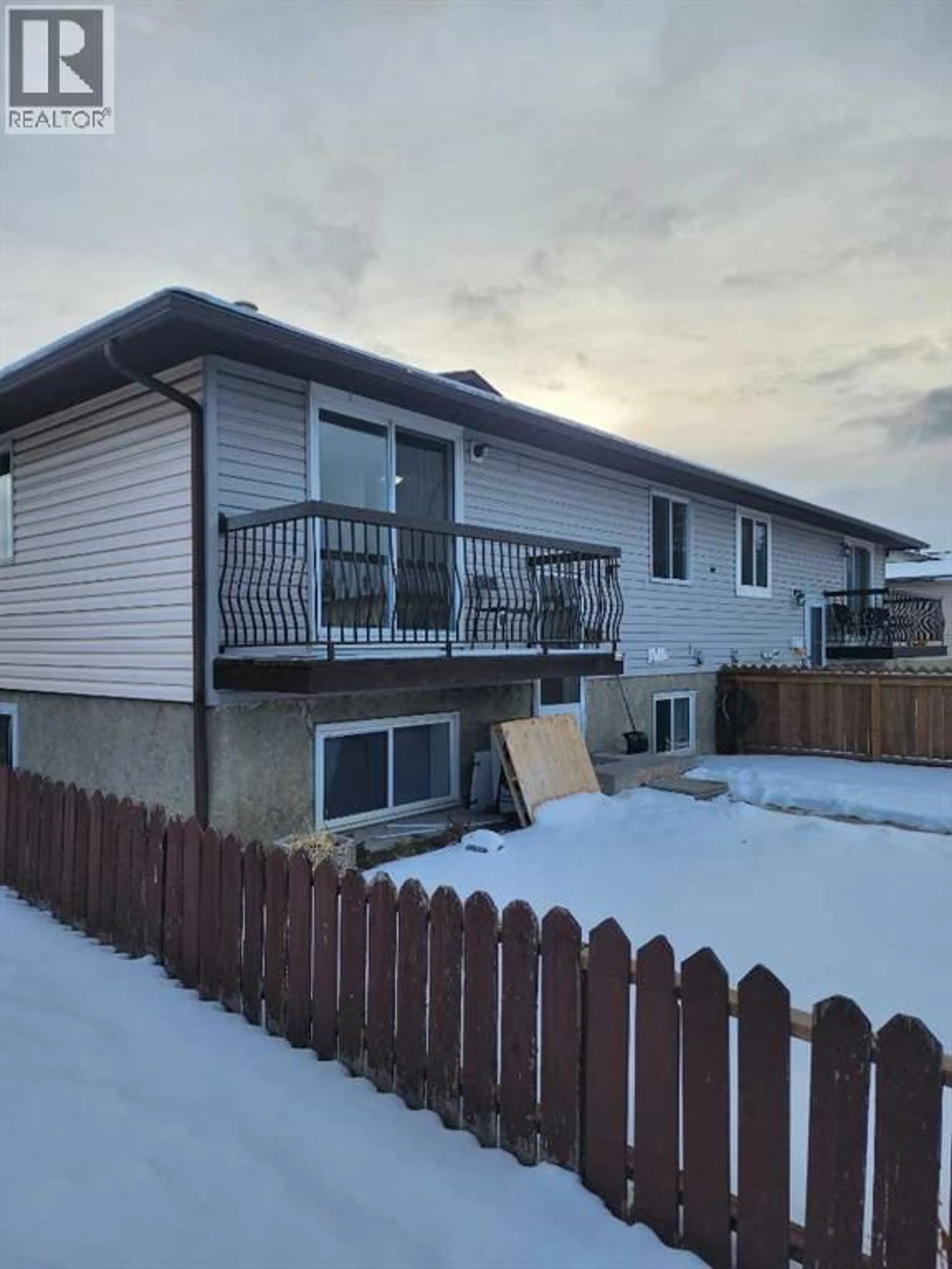 A pic from outside/outdoor area/front of a property/back of a property/a pic from drone, street for 1404 43 STREET SOUTHEAST, Calgary Alberta T2A5E7