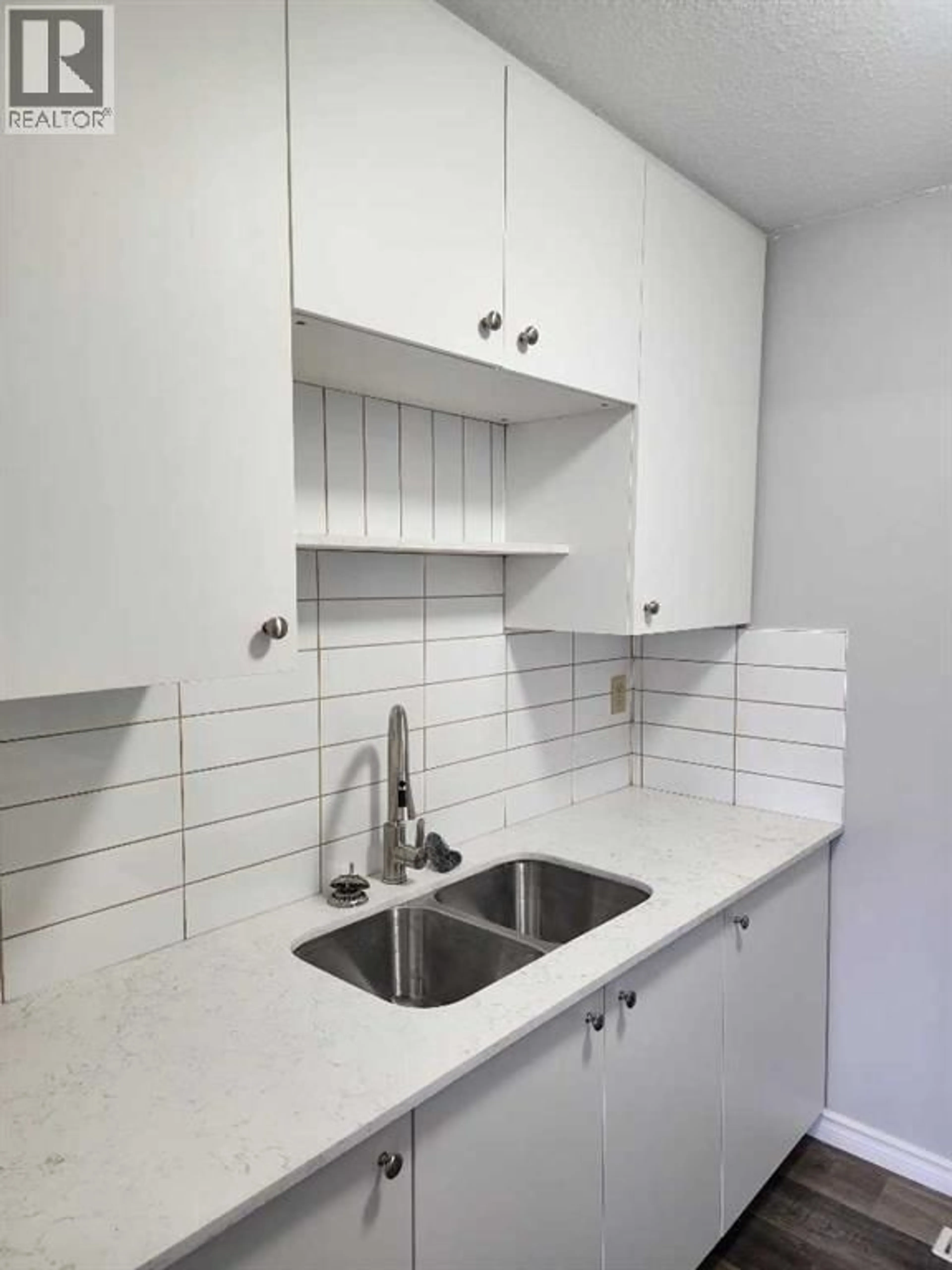 Standard kitchen, unknown for 1404 43 STREET SOUTHEAST, Calgary Alberta T2A5E7