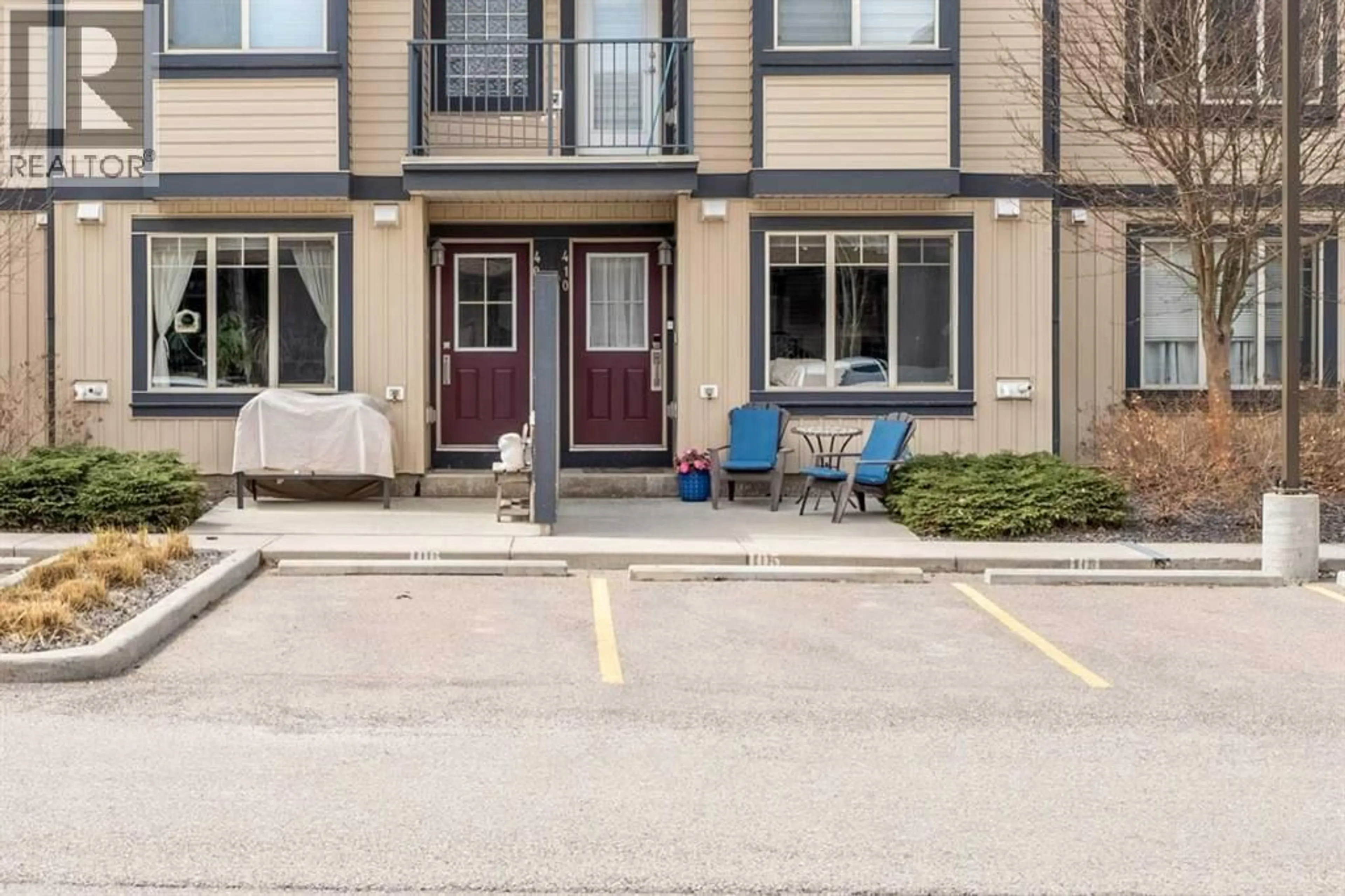 Patio, street for 121 COPPERPOND COMMON SOUTHEAST, Calgary Alberta T2Z5B6