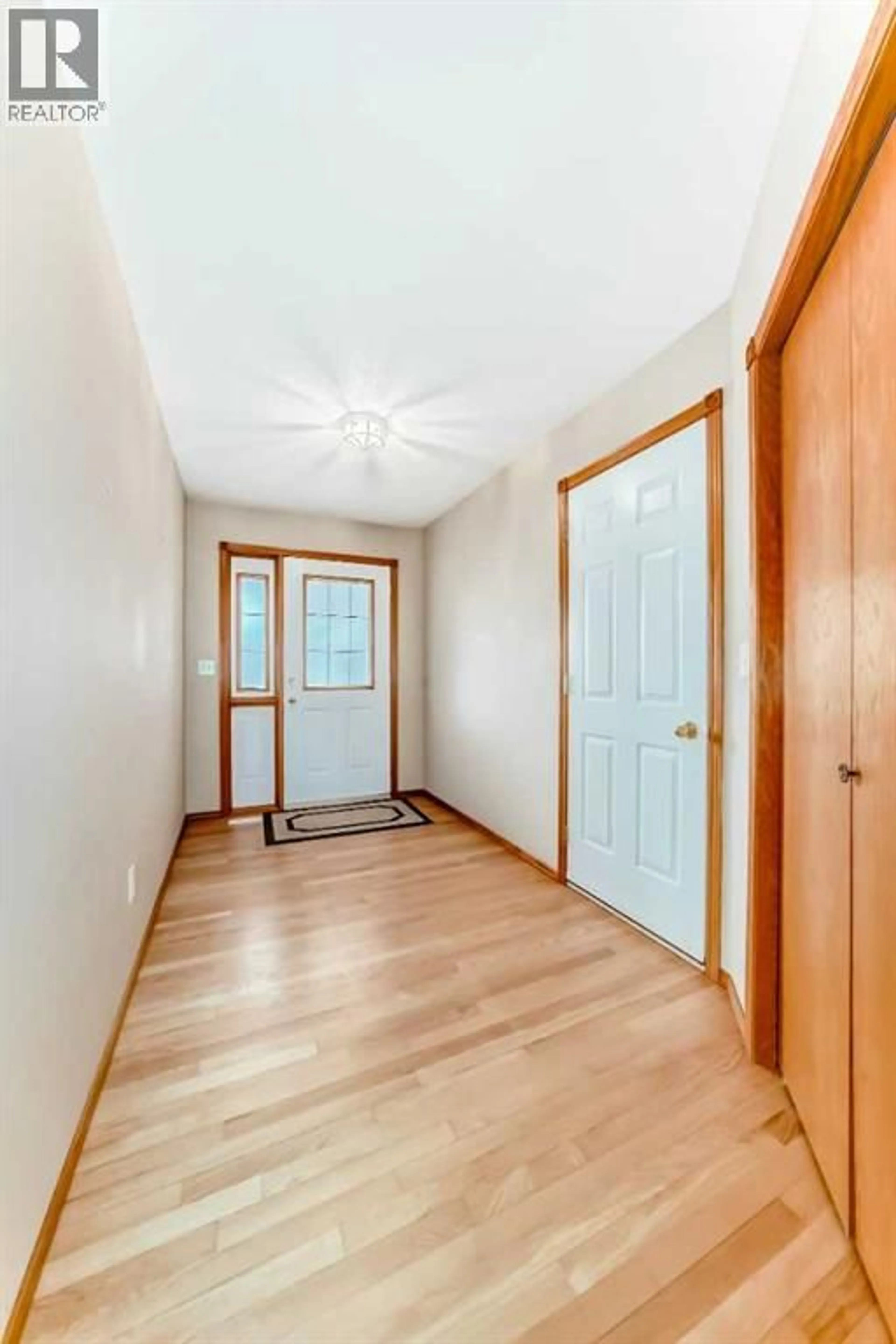 Indoor entryway for 13 GARDEN ROAD, Lacombe Alberta T4L1R5