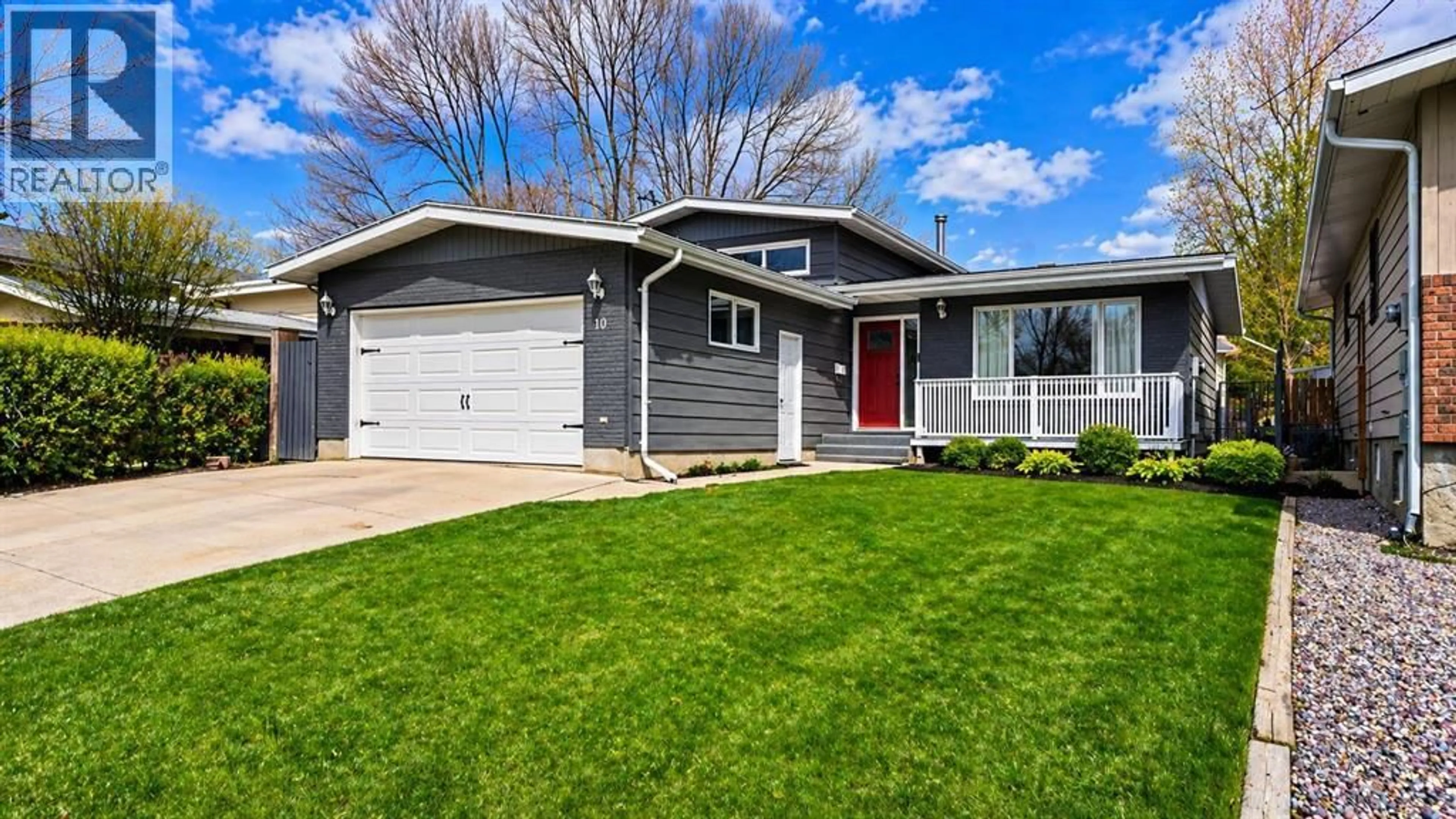 Home with vinyl exterior material, street for 10 CAYUGA PLACE WEST, Lethbridge Alberta T1K5J1