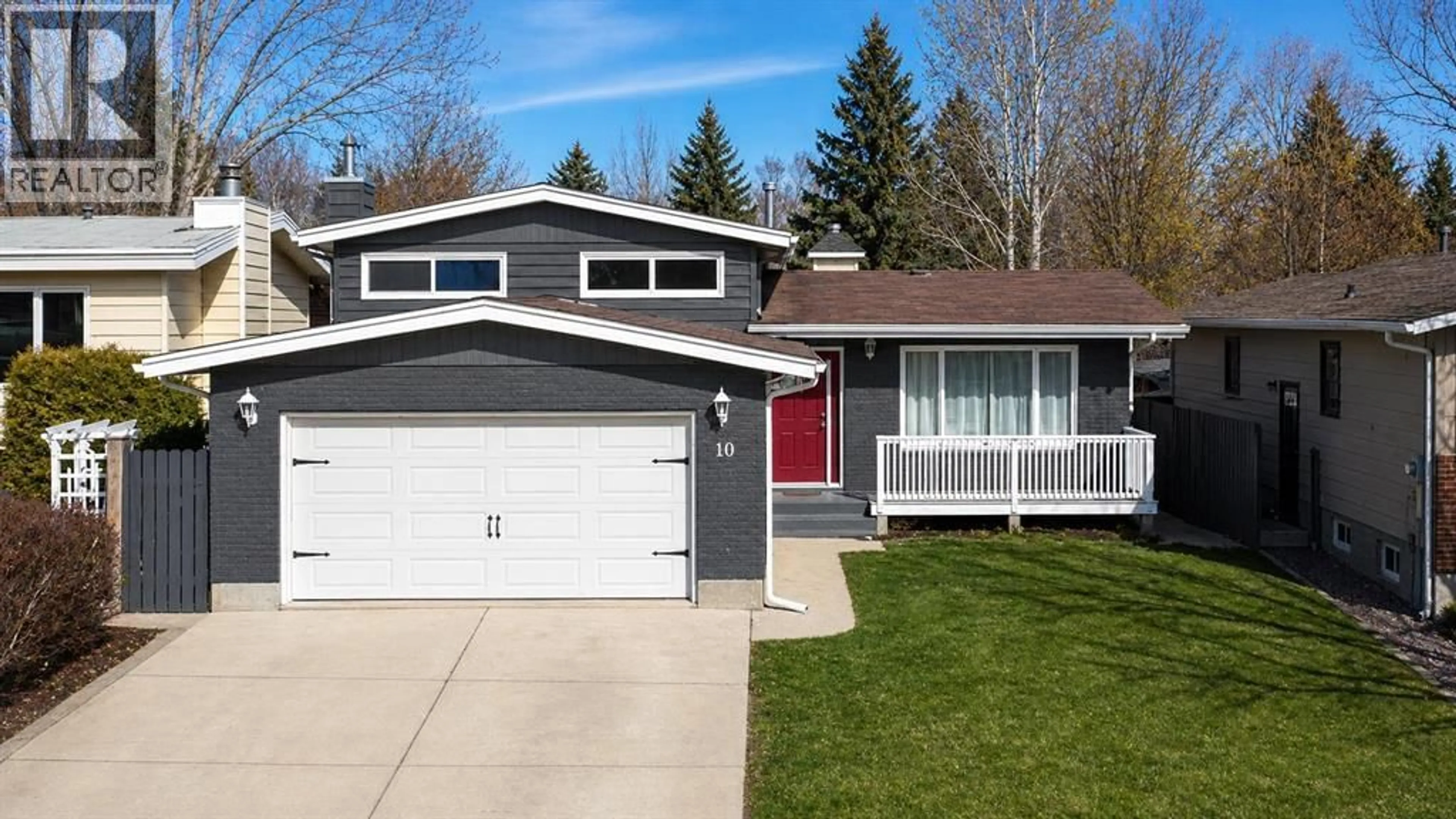 Home with vinyl exterior material, street for 10 CAYUGA PLACE WEST, Lethbridge Alberta T1K5J1