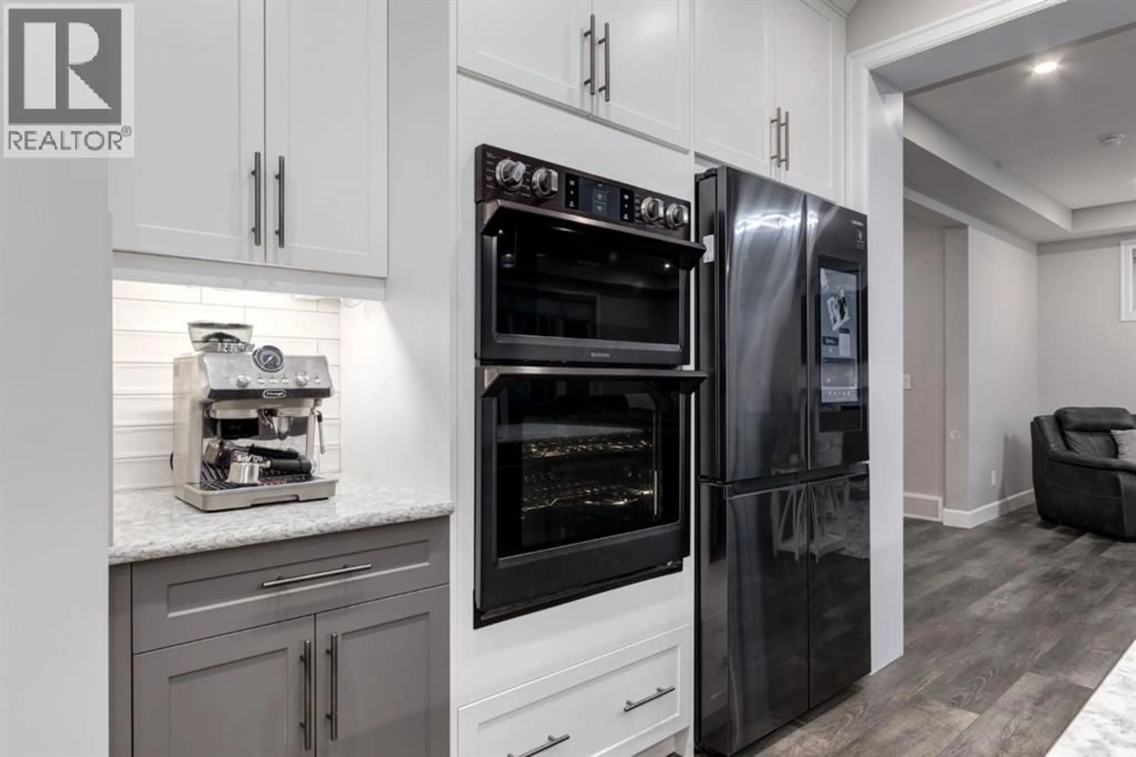 Contemporary kitchen, unknown for 166 OSBORNE COMMON SOUTHWEST, Airdrie Alberta T4B5G7