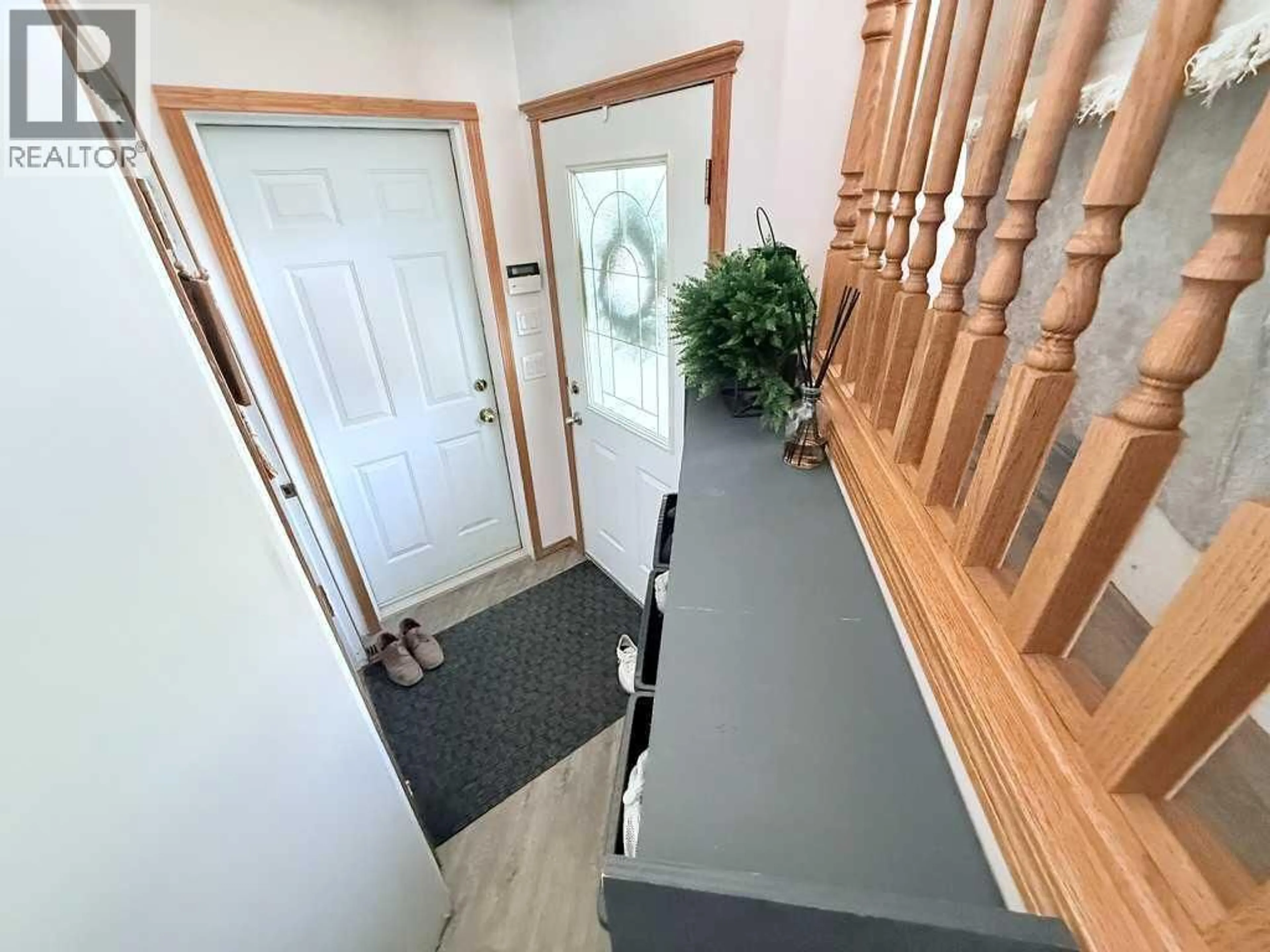 Indoor entryway for 11324 91 STREET, Grande Prairie Alberta T8X1M4