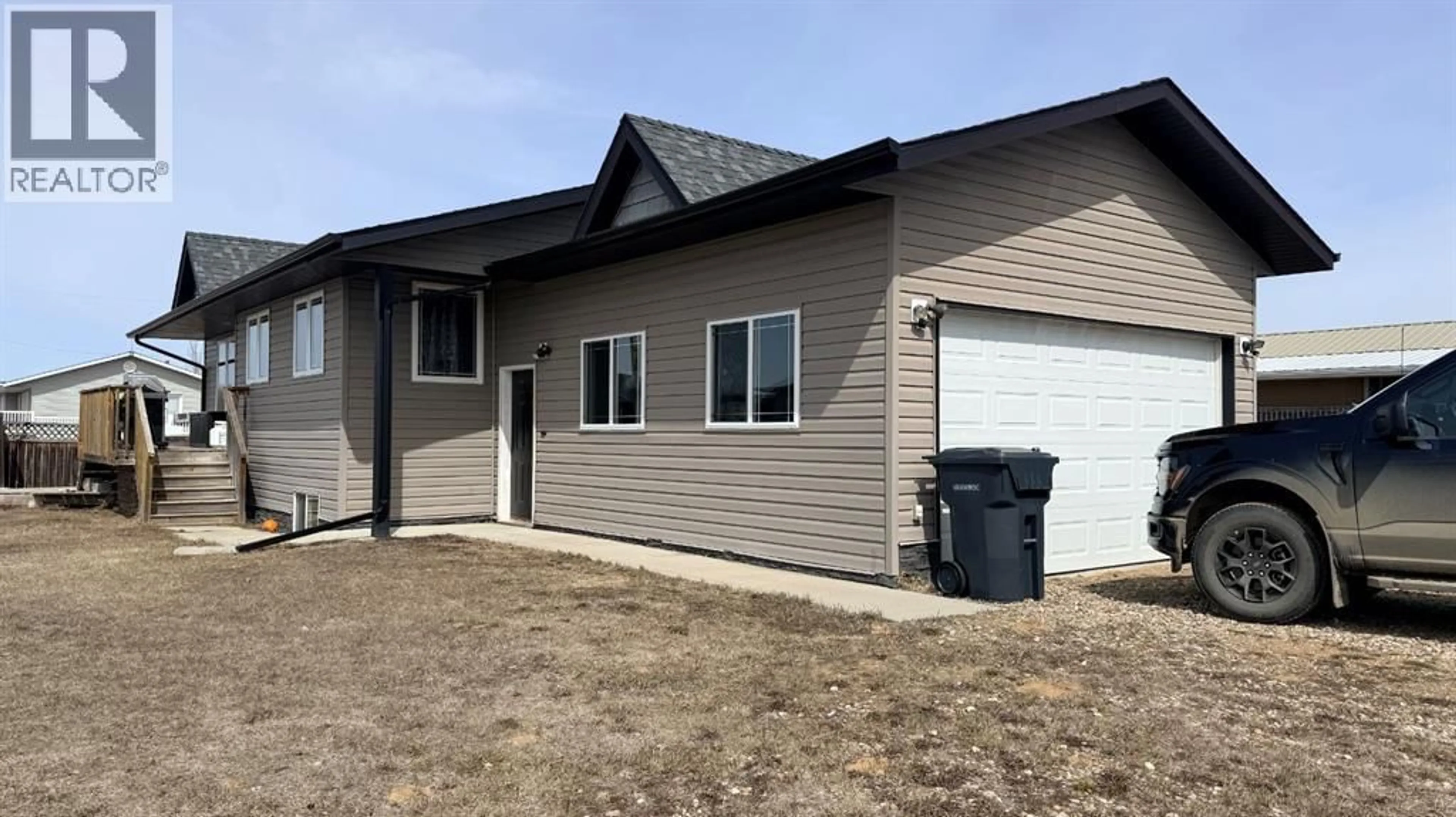 Home with vinyl exterior material, building for 403 5 STREET, Marwayne Alberta T0B2X0