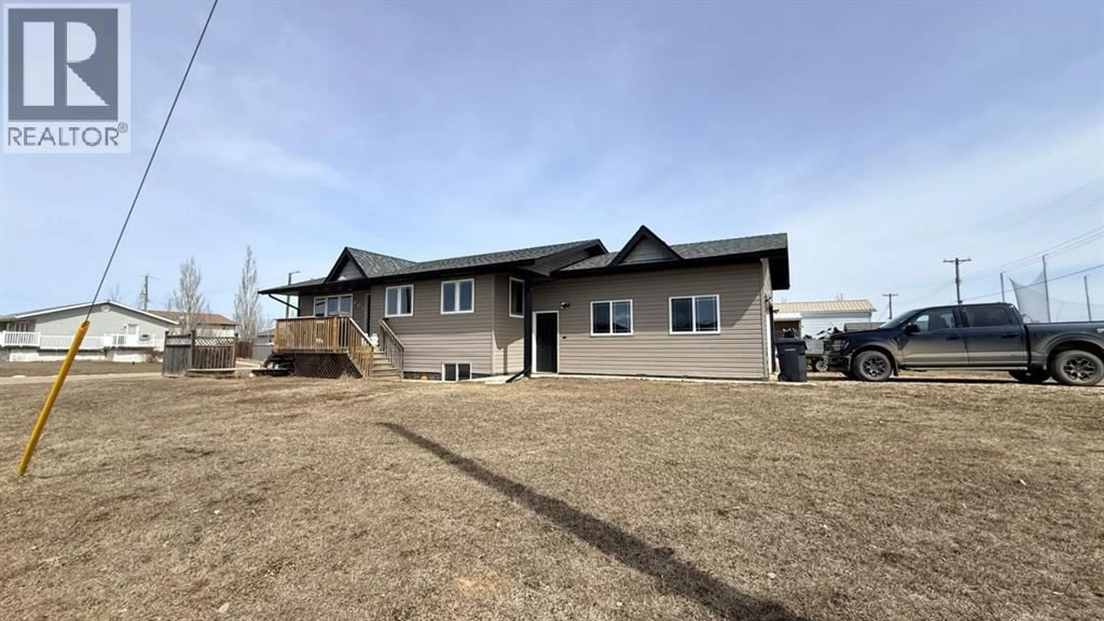 A pic from outside/outdoor area/front of a property/back of a property/a pic from drone, building for 403 5 STREET, Marwayne Alberta T0B2X0