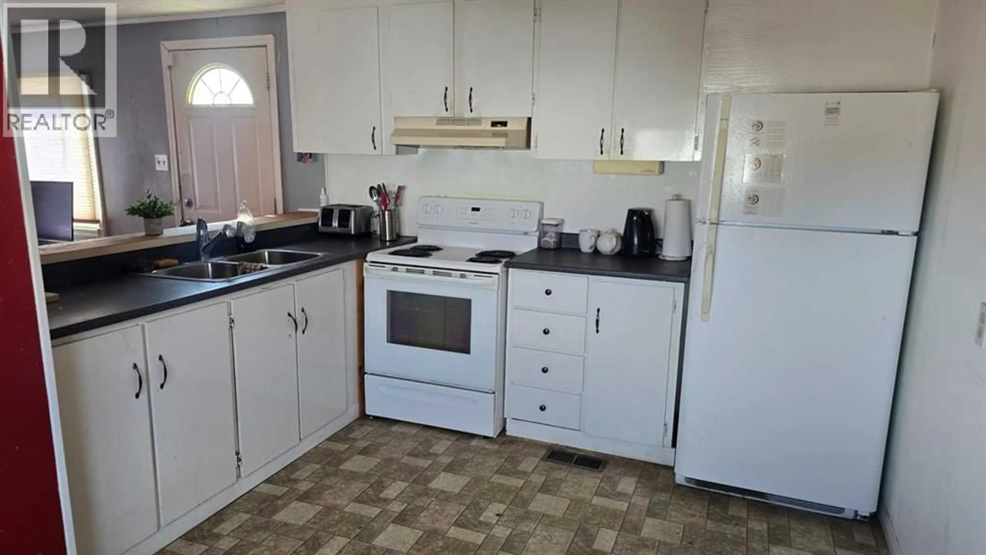 Standard kitchen, unknown for 8060 100 STREET, Grande Prairie Alberta T8V2N9