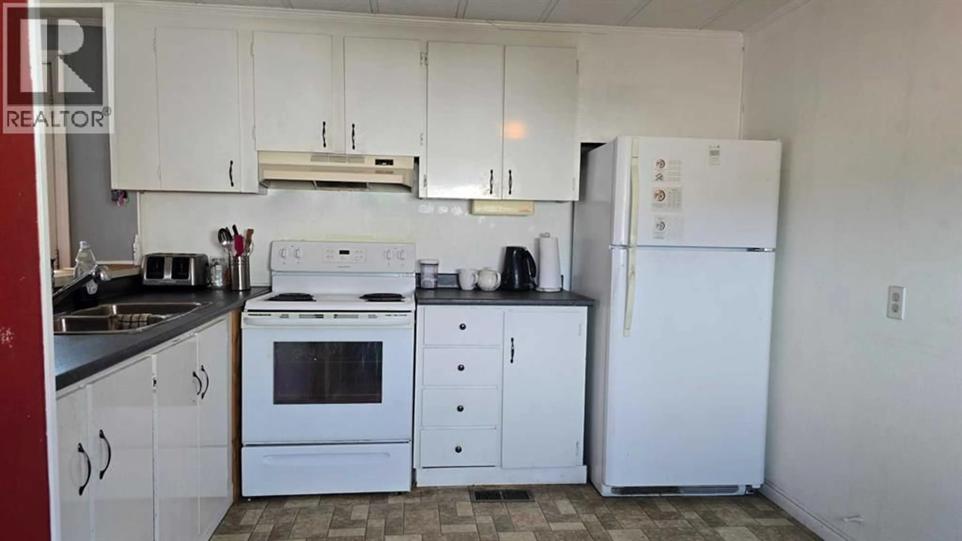 Standard kitchen, unknown for 8060 100 STREET, Grande Prairie Alberta T8V2N9