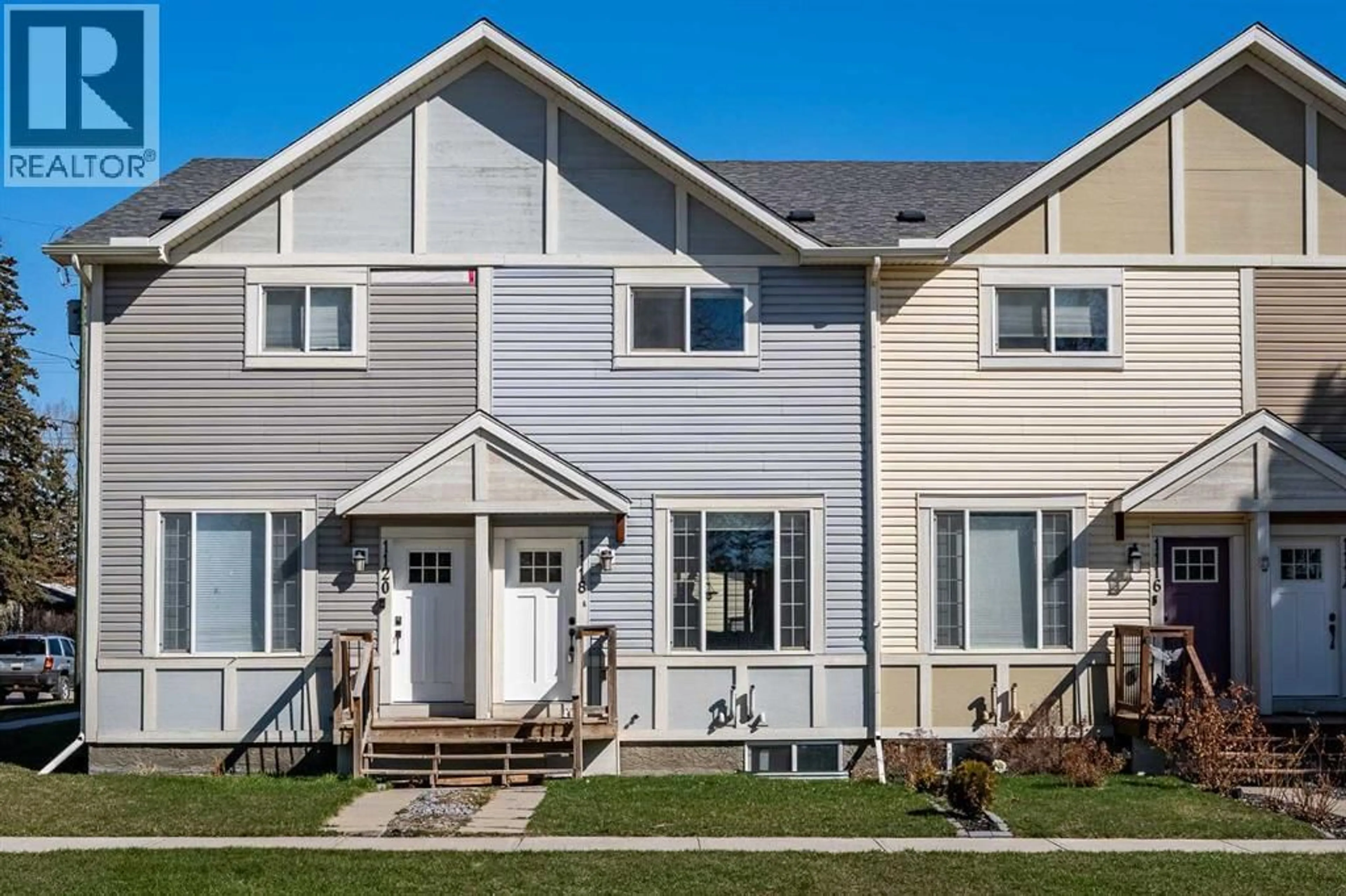 Home with vinyl exterior material, street for 1118 LIMIT AVENUE, Crossfield Alberta T0M0S0