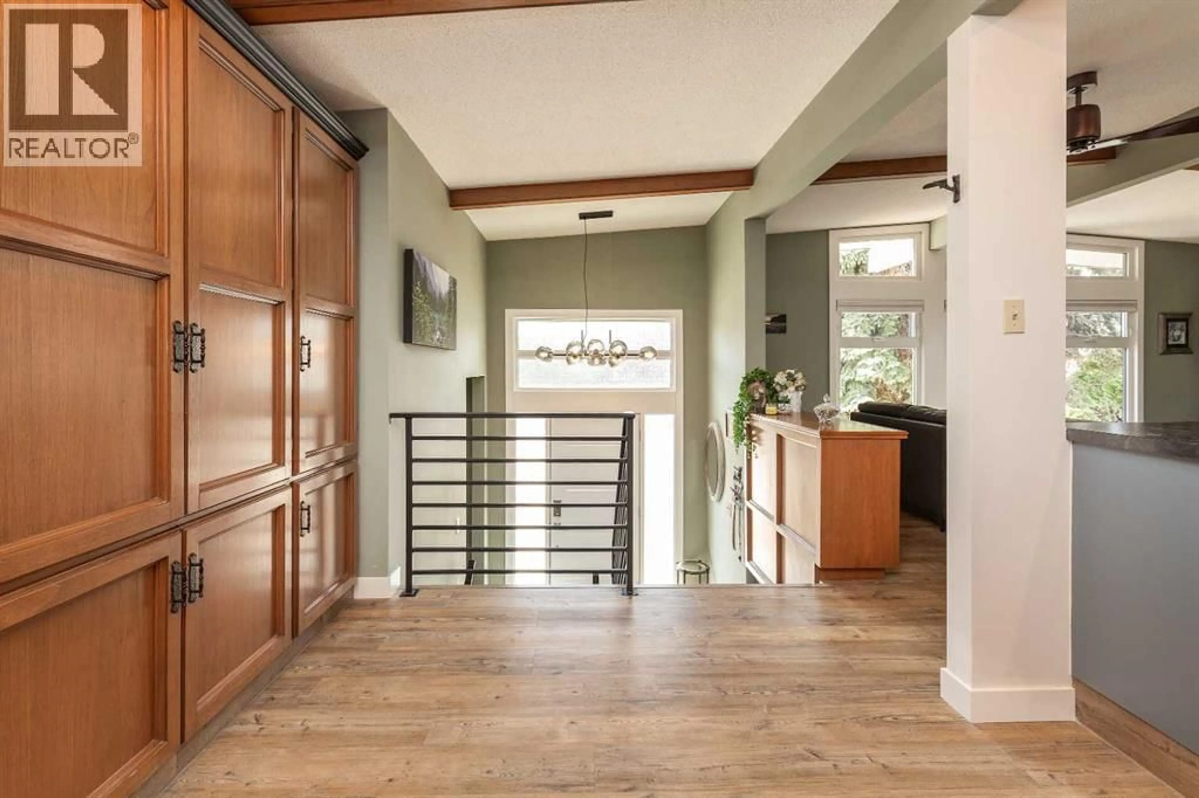 Indoor entryway for 321 NORMANDY ROAD SOUTH, Lethbridge Alberta T1J3X9