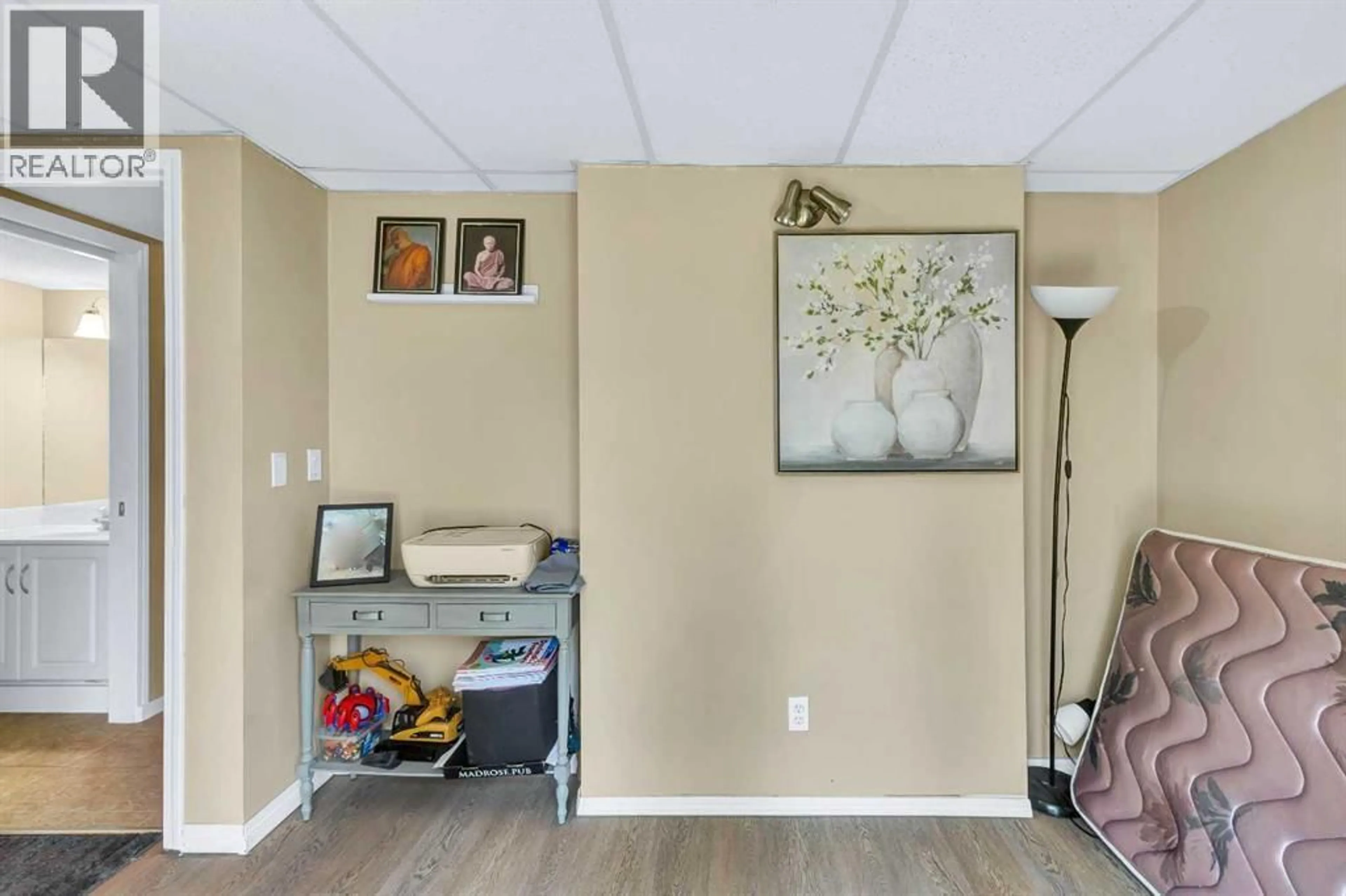 Indoor entryway for 200 HIDDEN HILLS TERRACE NORTHWEST, Calgary Alberta T3A6E8