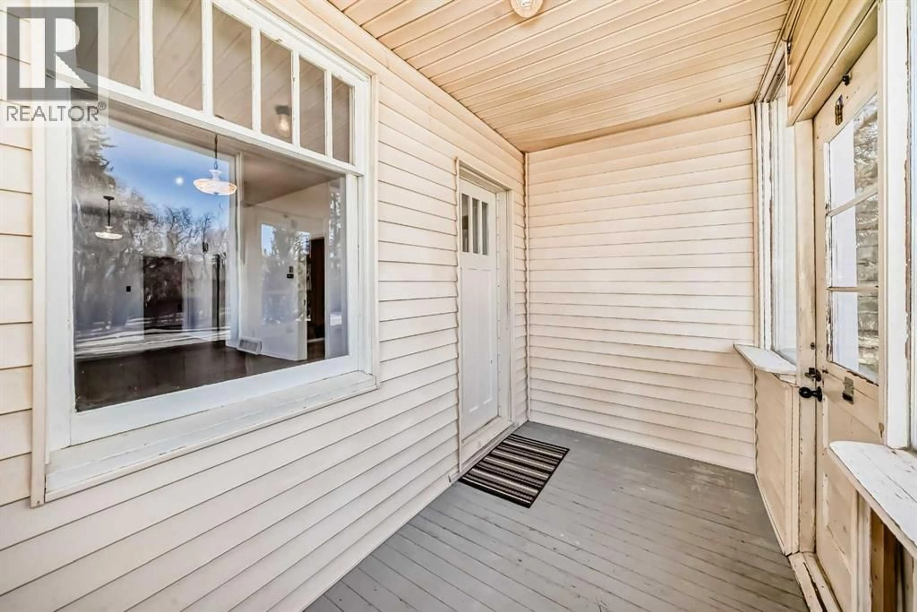 Indoor entryway for 4710 51 STREET, Olds Alberta T4H1E7