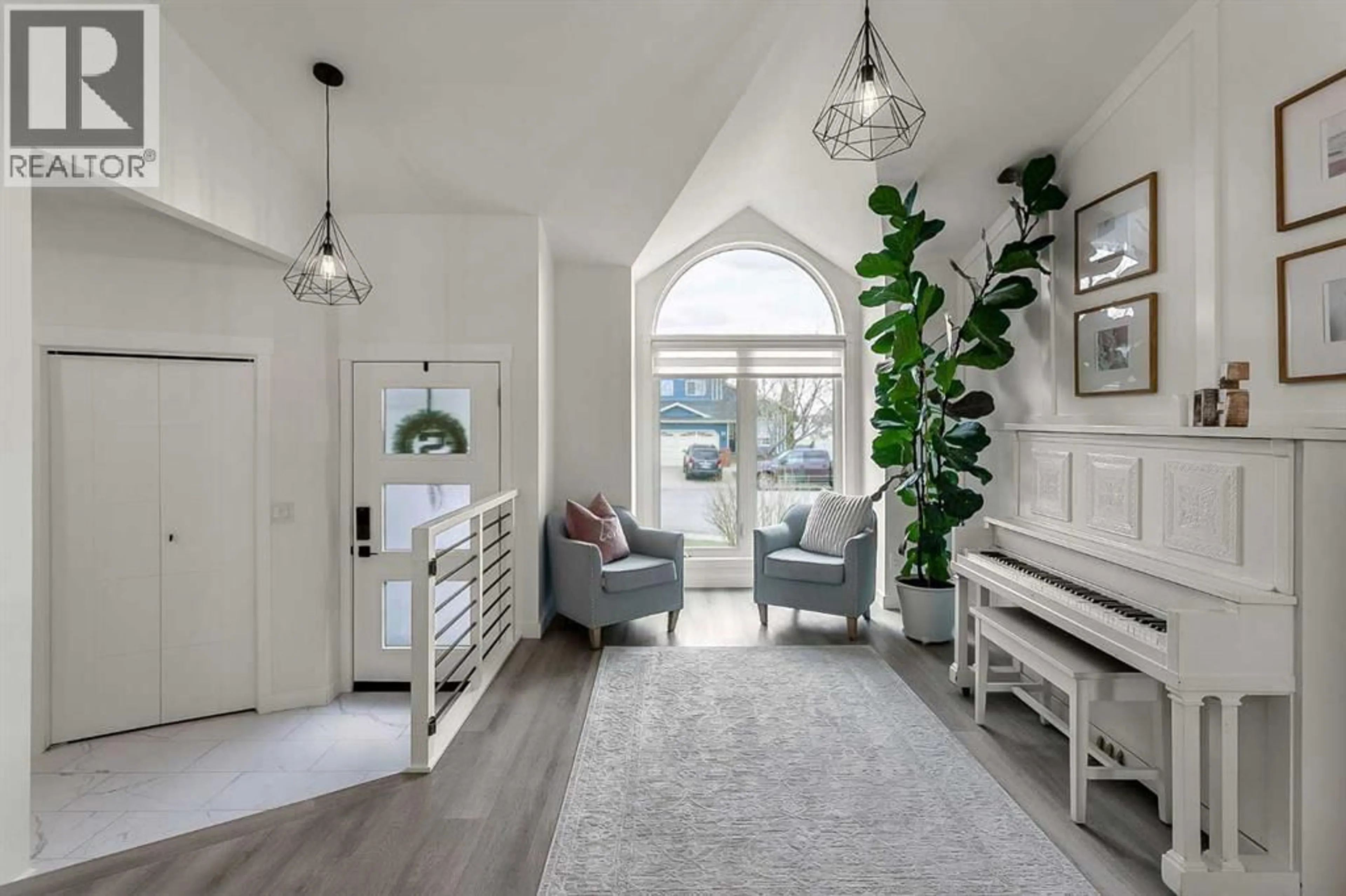 Indoor entryway for 59 RIVERCROFT CLOSE SOUTHEAST, Calgary Alberta T2C3X2