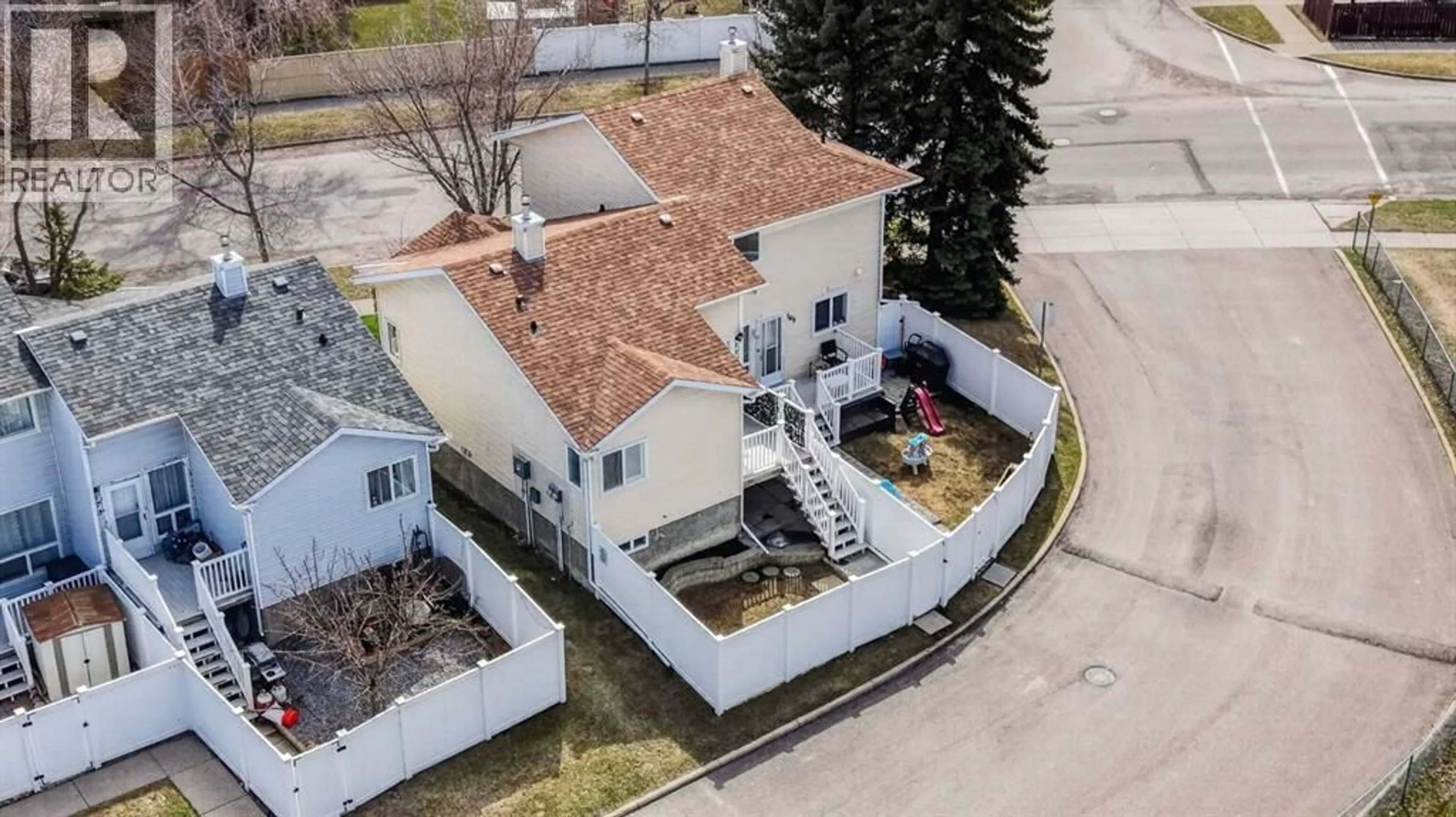 A pic from outside/outdoor area/front of a property/back of a property/a pic from drone, street for 171 DEERFIELD DRIVE SOUTHEAST, Calgary Alberta T2J7B7