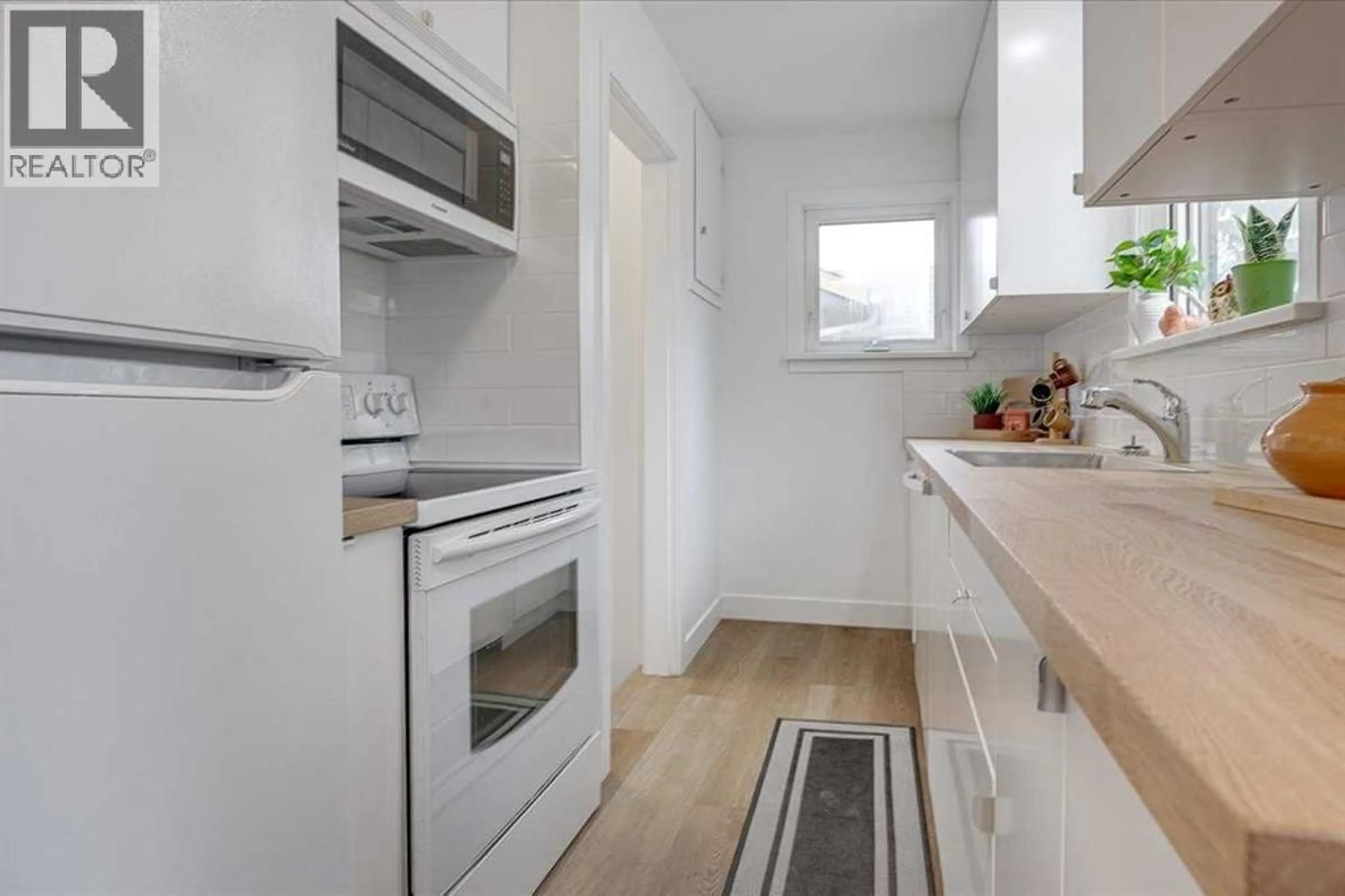 Standard kitchen, unknown for 4018 47 STREET, Red Deer Alberta T4N1P2