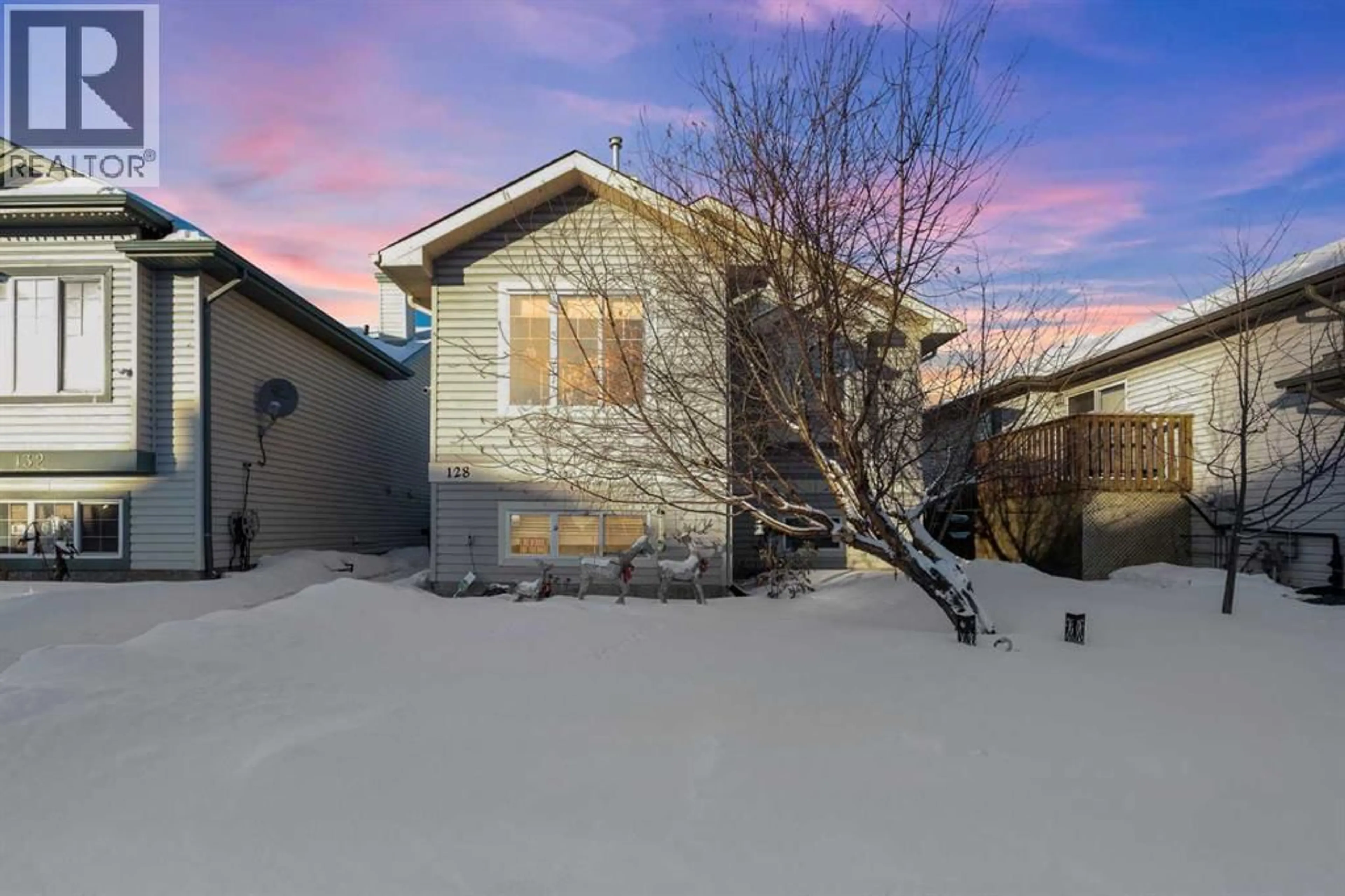 A pic from outside/outdoor area/front of a property/back of a property/a pic from drone, street for 128 PARRY CRESCENT, Fort McMurray Alberta T9K0A4