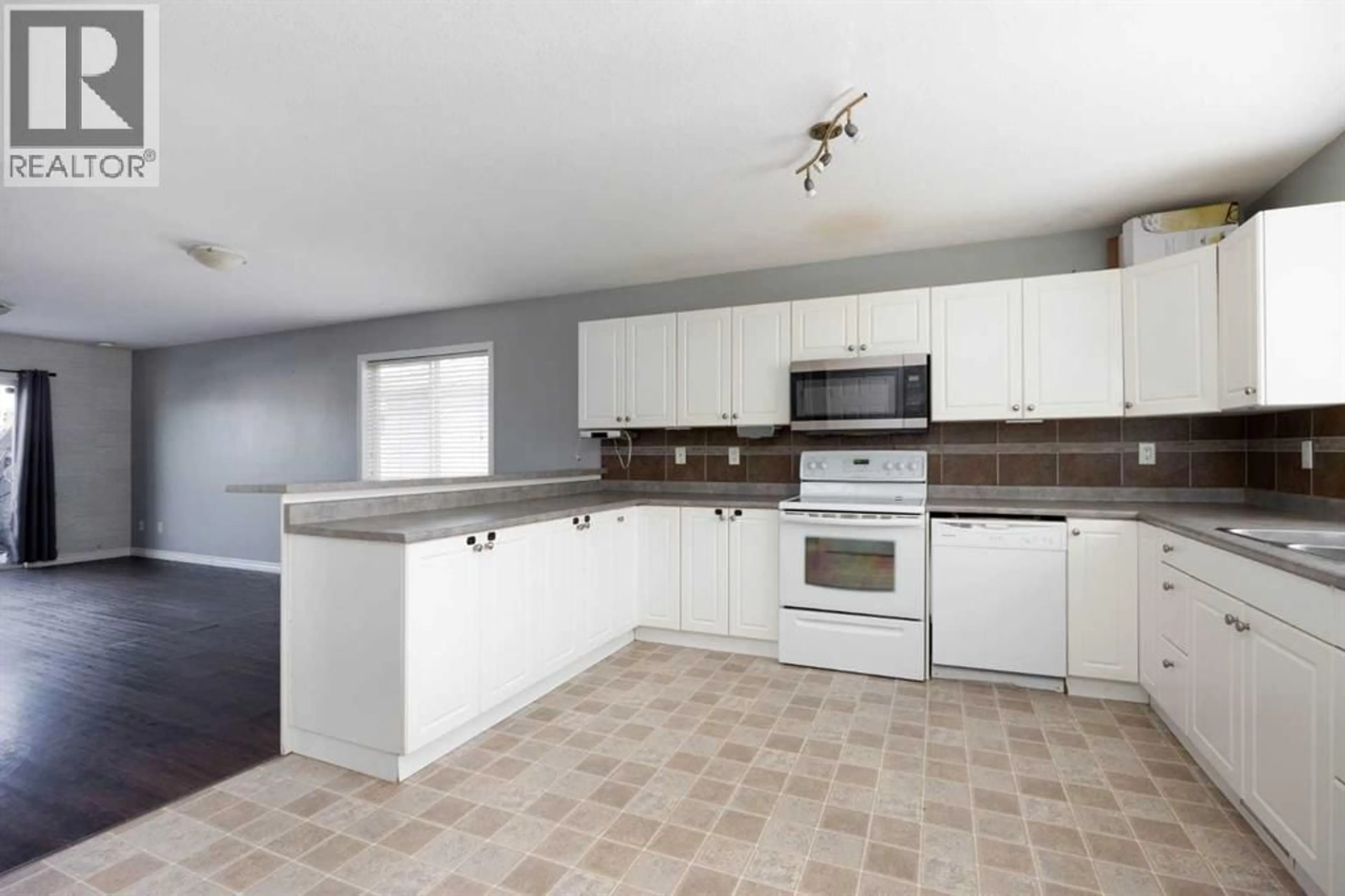 Standard kitchen, unknown for 128 PARRY CRESCENT, Fort McMurray Alberta T9K0A4