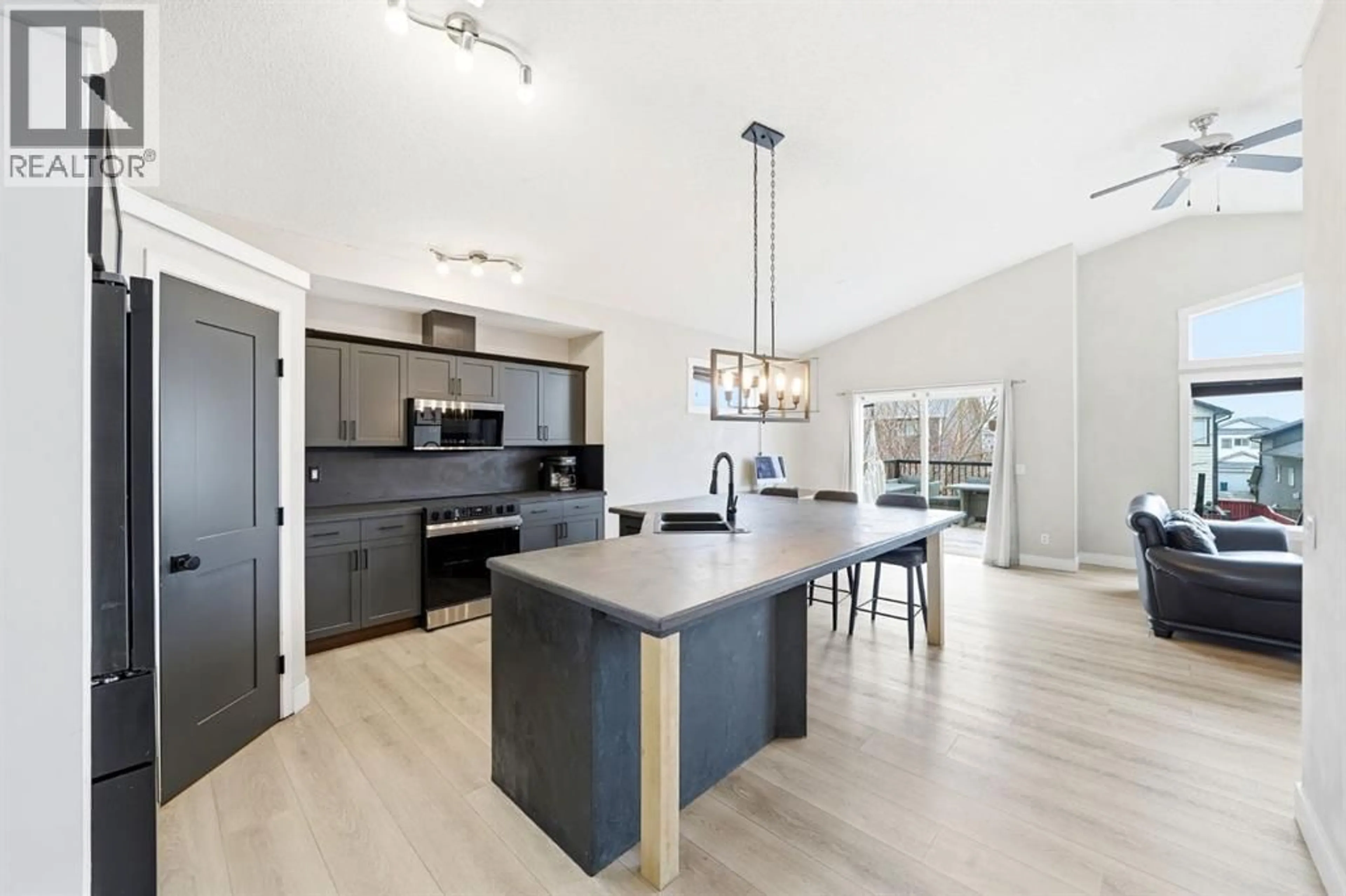 Open concept kitchen, unknown for 165 THORNFIELD CLOSE SOUTHEAST, Airdrie Alberta T4A2K8