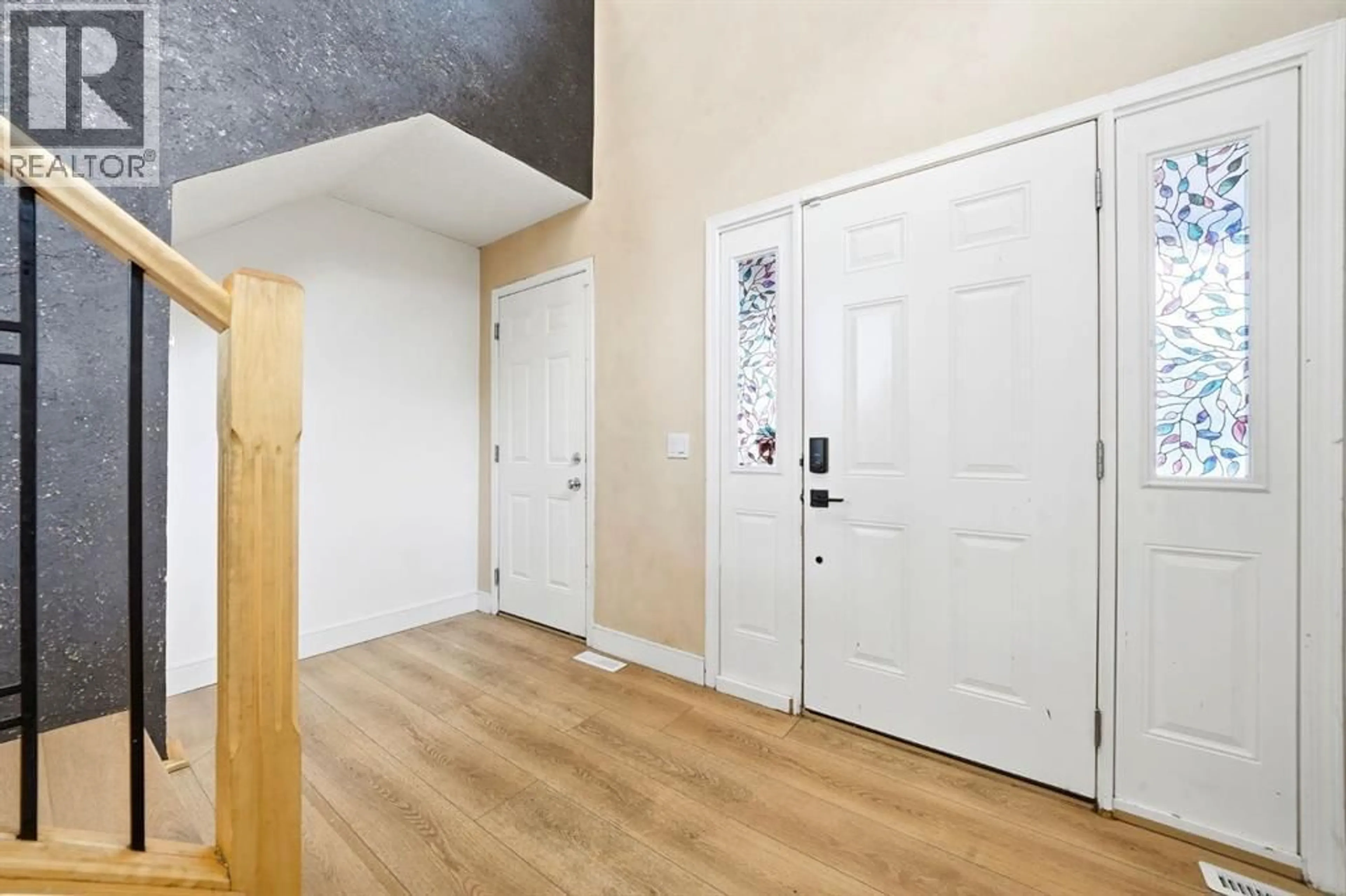 Indoor entryway for 165 THORNFIELD CLOSE SOUTHEAST, Airdrie Alberta T4A2K8