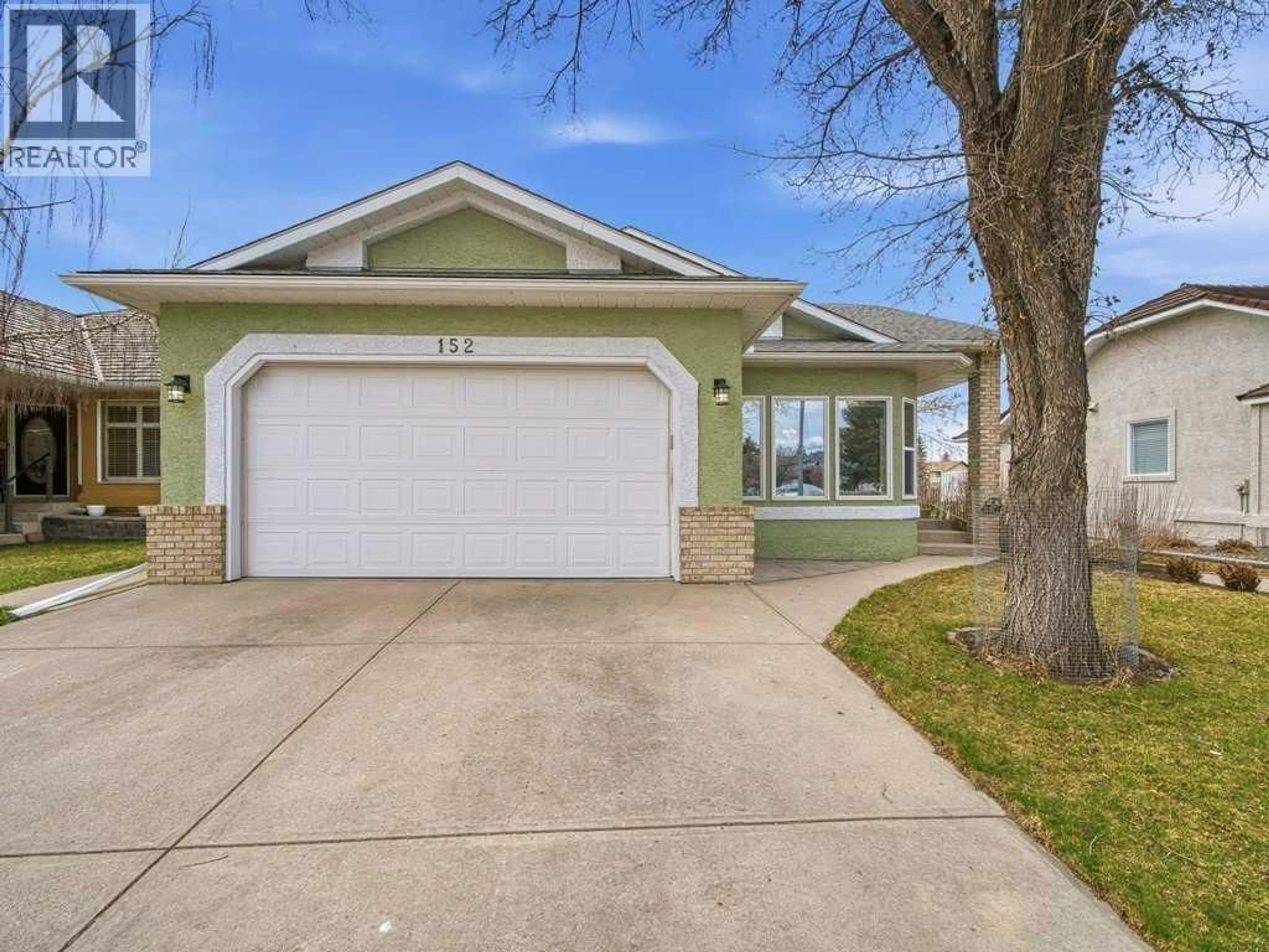 Home with vinyl exterior material, street for 152 WATERSTONE PLACE SOUTHEAST, Airdrie Alberta T4B2G1