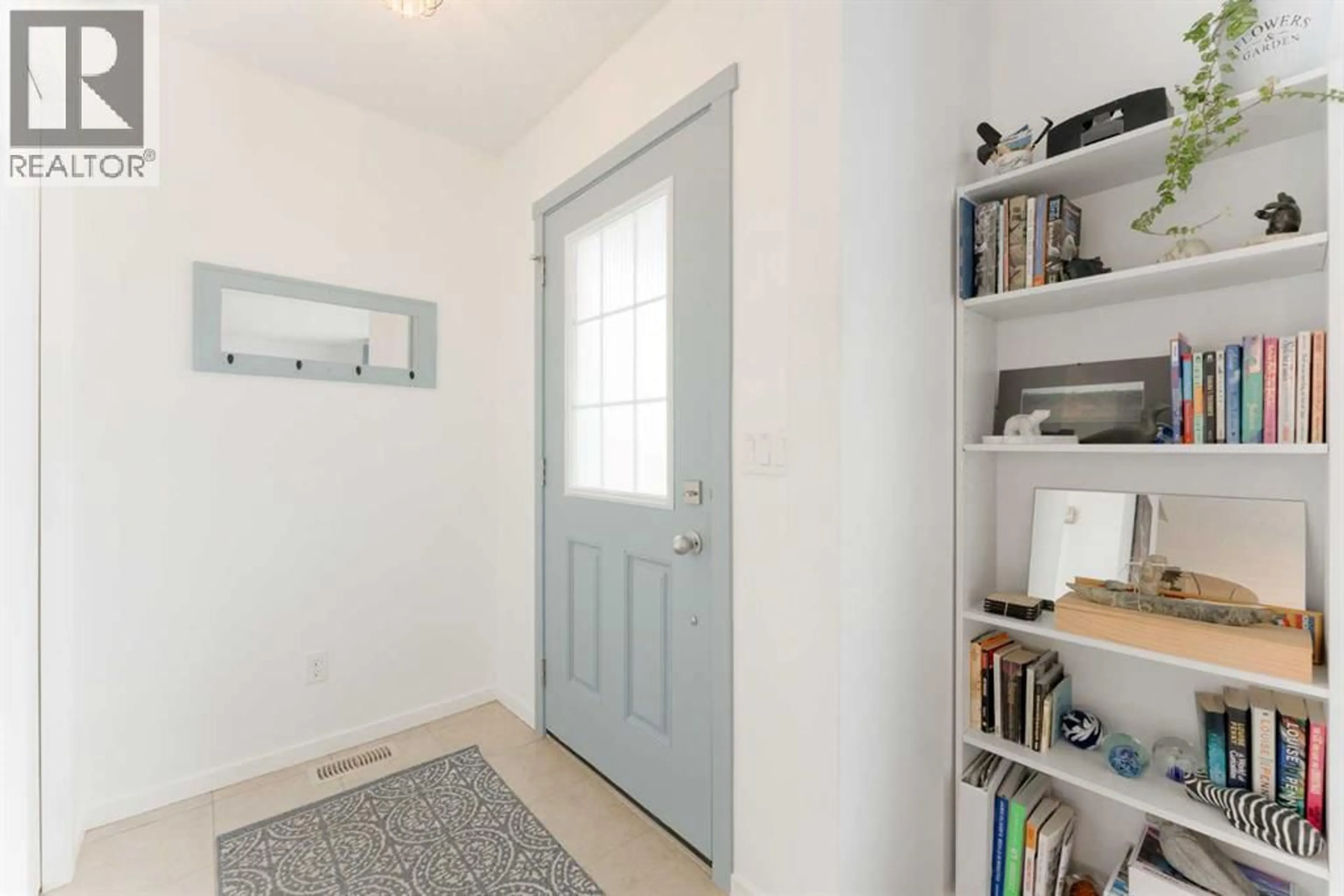 Indoor entryway for 97 SUNVALLEY ROAD, Cochrane Alberta T4C0X7