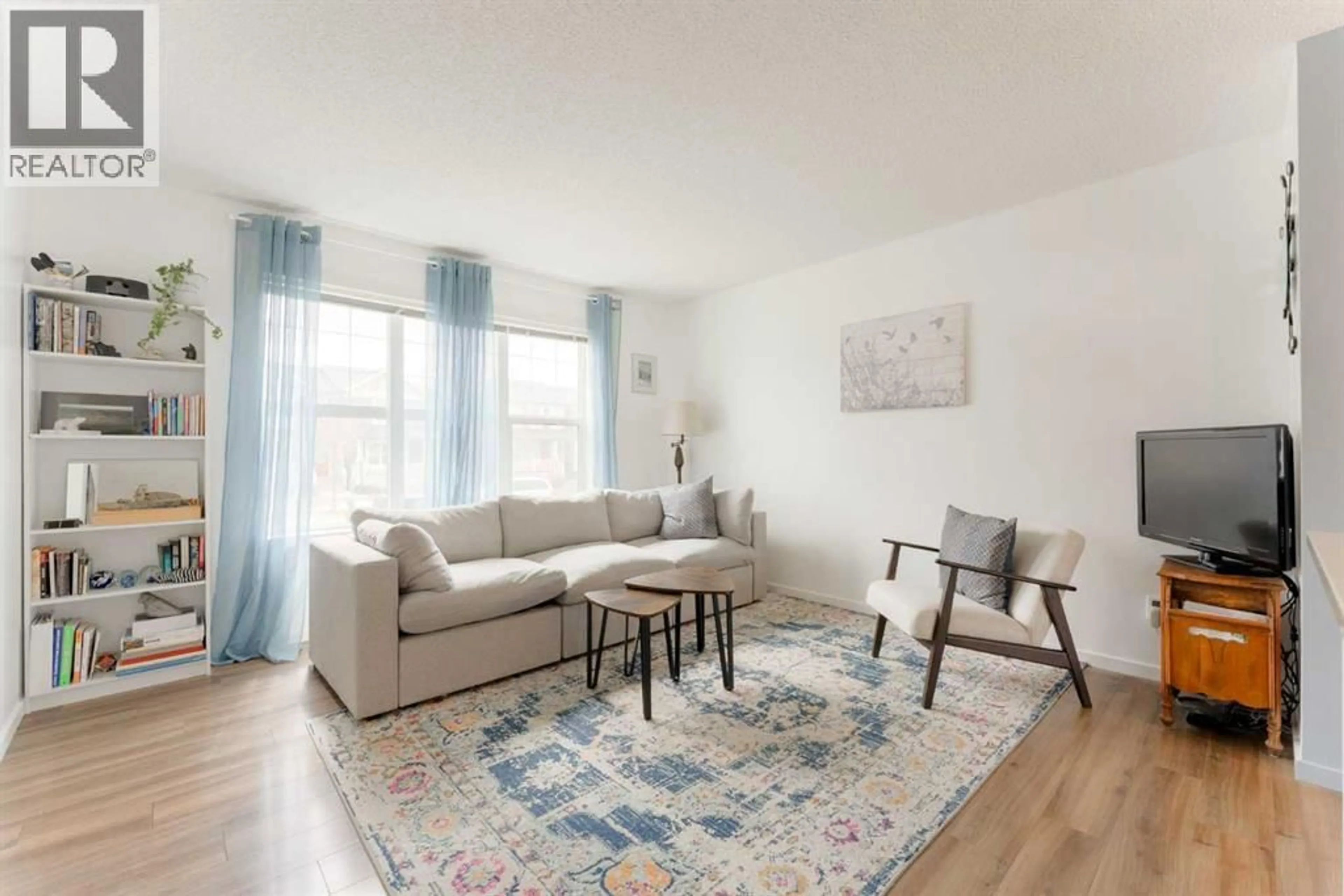 Living room with furniture, unknown for 97 SUNVALLEY ROAD, Cochrane Alberta T4C0X7