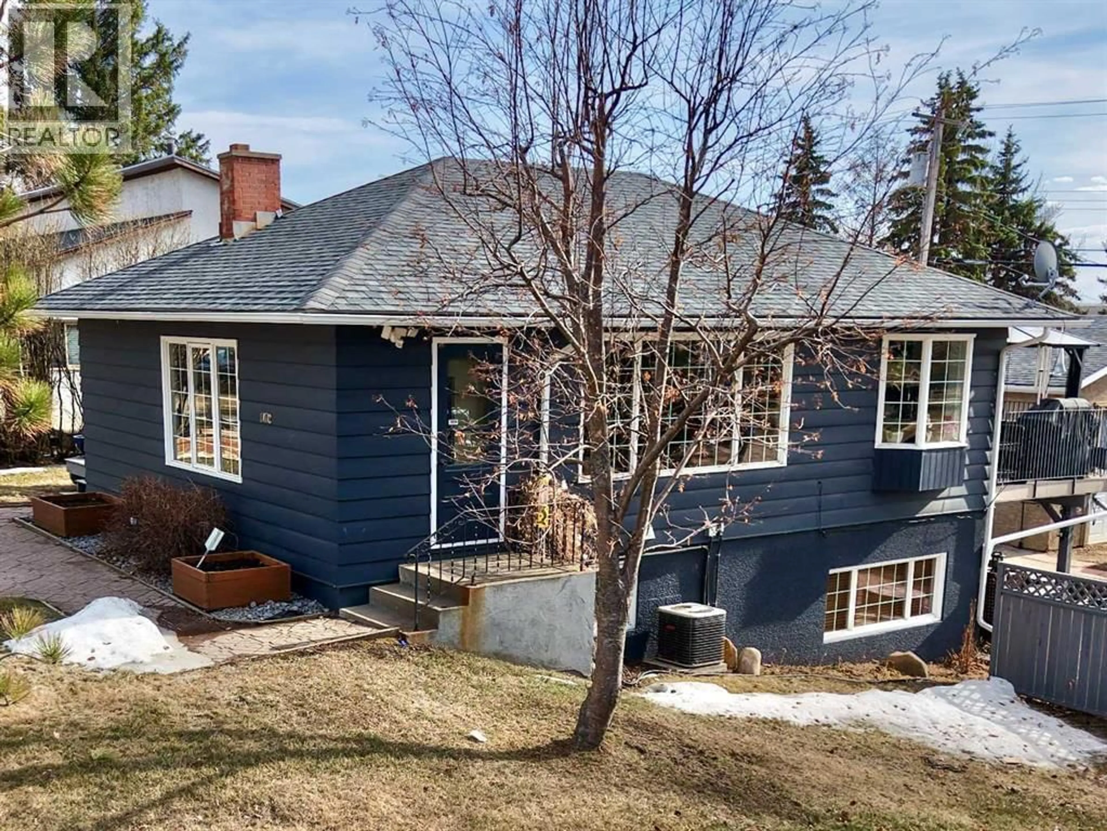 Unknown for 10702 101 STREET, Peace River Alberta T8S1L1