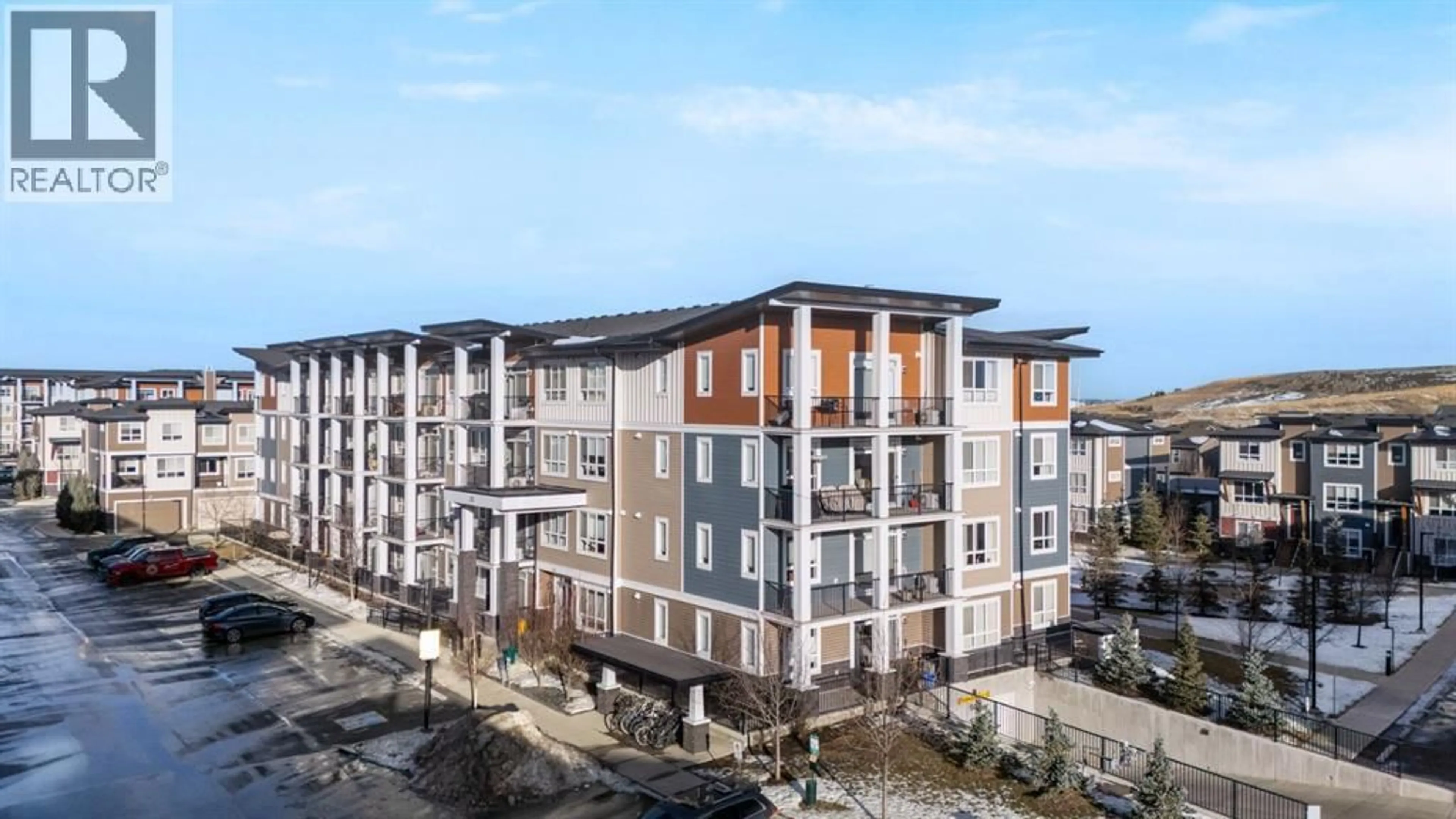 A pic from outside/outdoor area/front of a property/back of a property/a pic from drone, building for 35 WALGROVE SOUTHEAST, Calgary Alberta T2X4S6