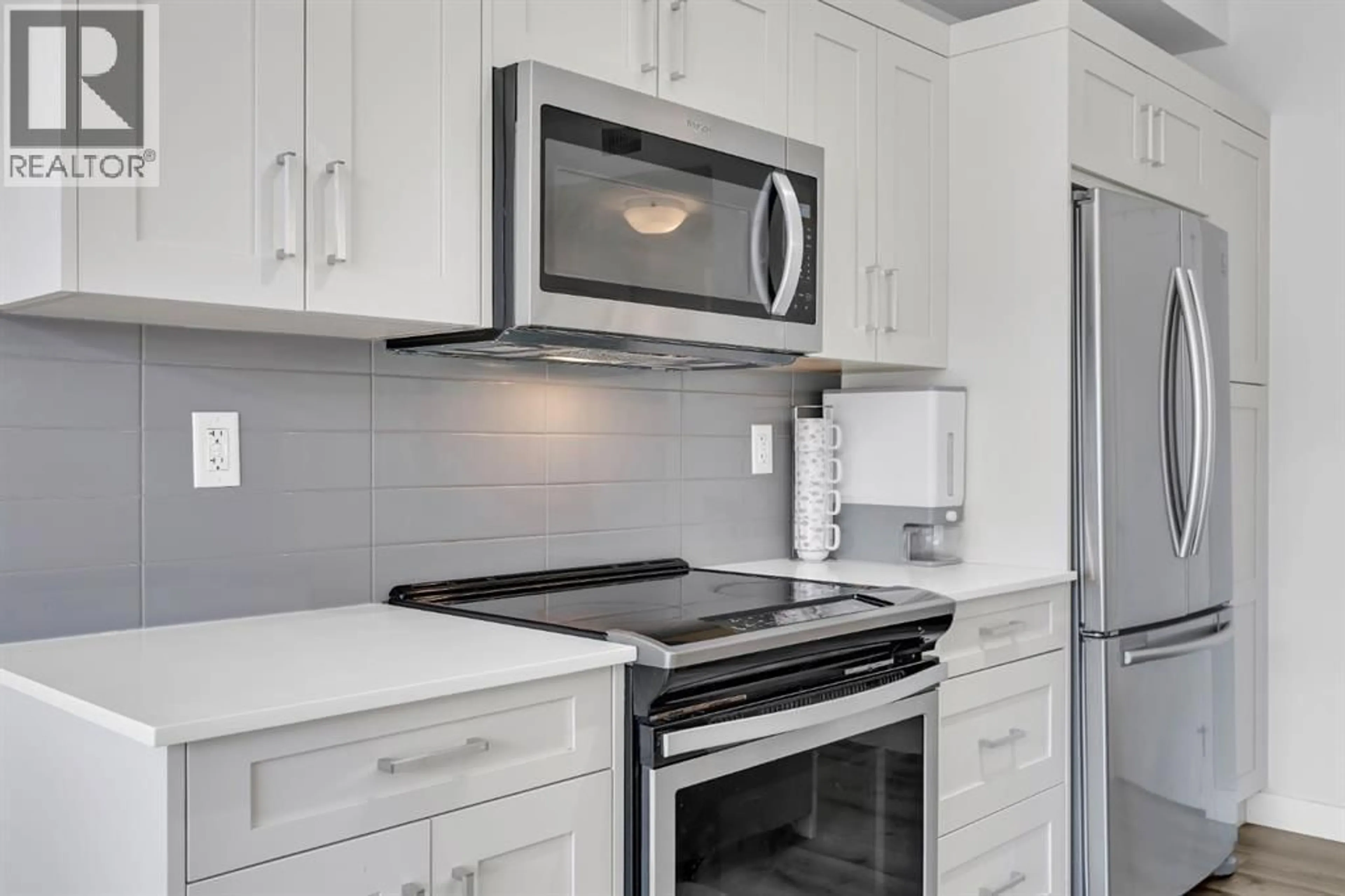 Standard kitchen, ceramic/tile floor for 35 WALGROVE SOUTHEAST, Calgary Alberta T2X4S6