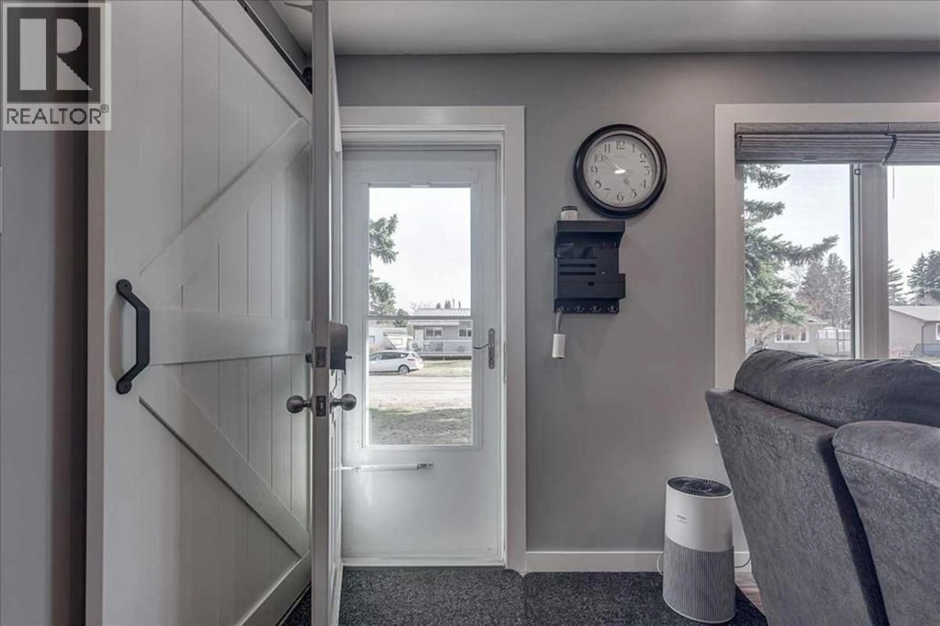 Indoor entryway for 5616 55 AVENUE, Lacombe Alberta T4L1L9