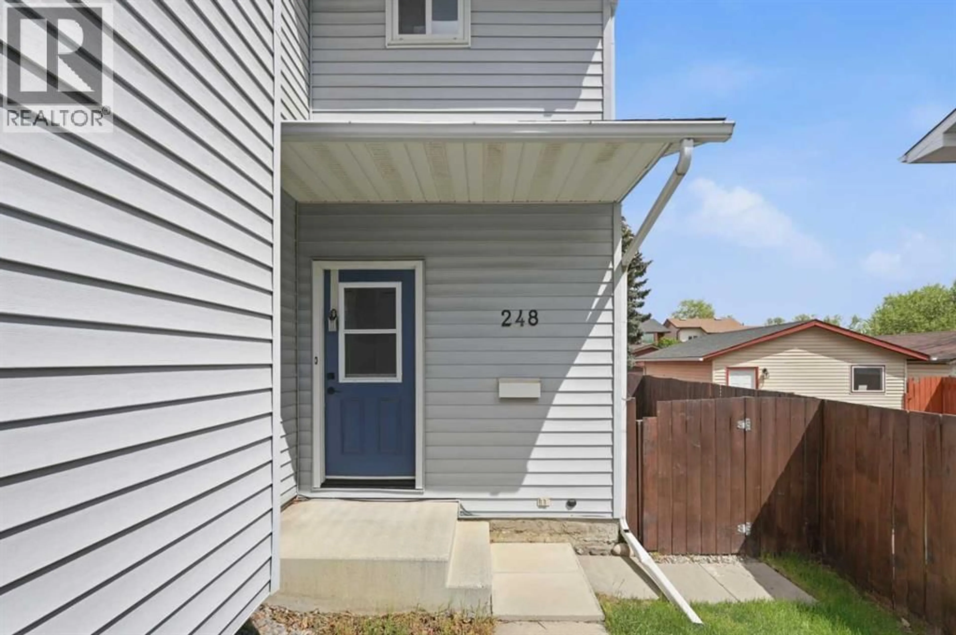 Home with vinyl exterior material, street for 248 SUMMERWOOD PLACE SOUTHEAST, Airdrie Alberta T4B1W3