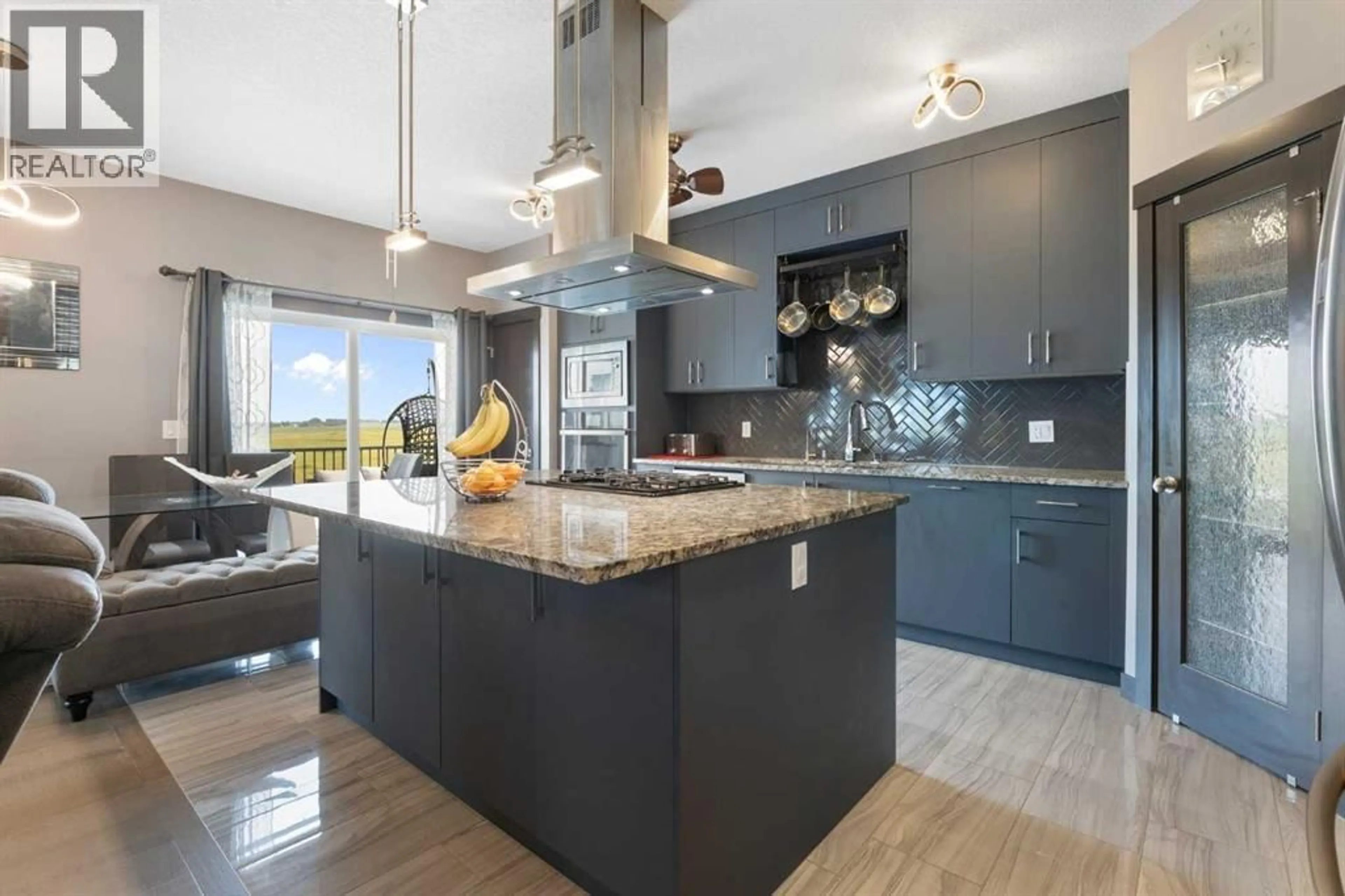 Contemporary kitchen, ceramic/tile floor for 670 MUIRFIELD CRESCENT, Lyalta Alberta T0J1Y1