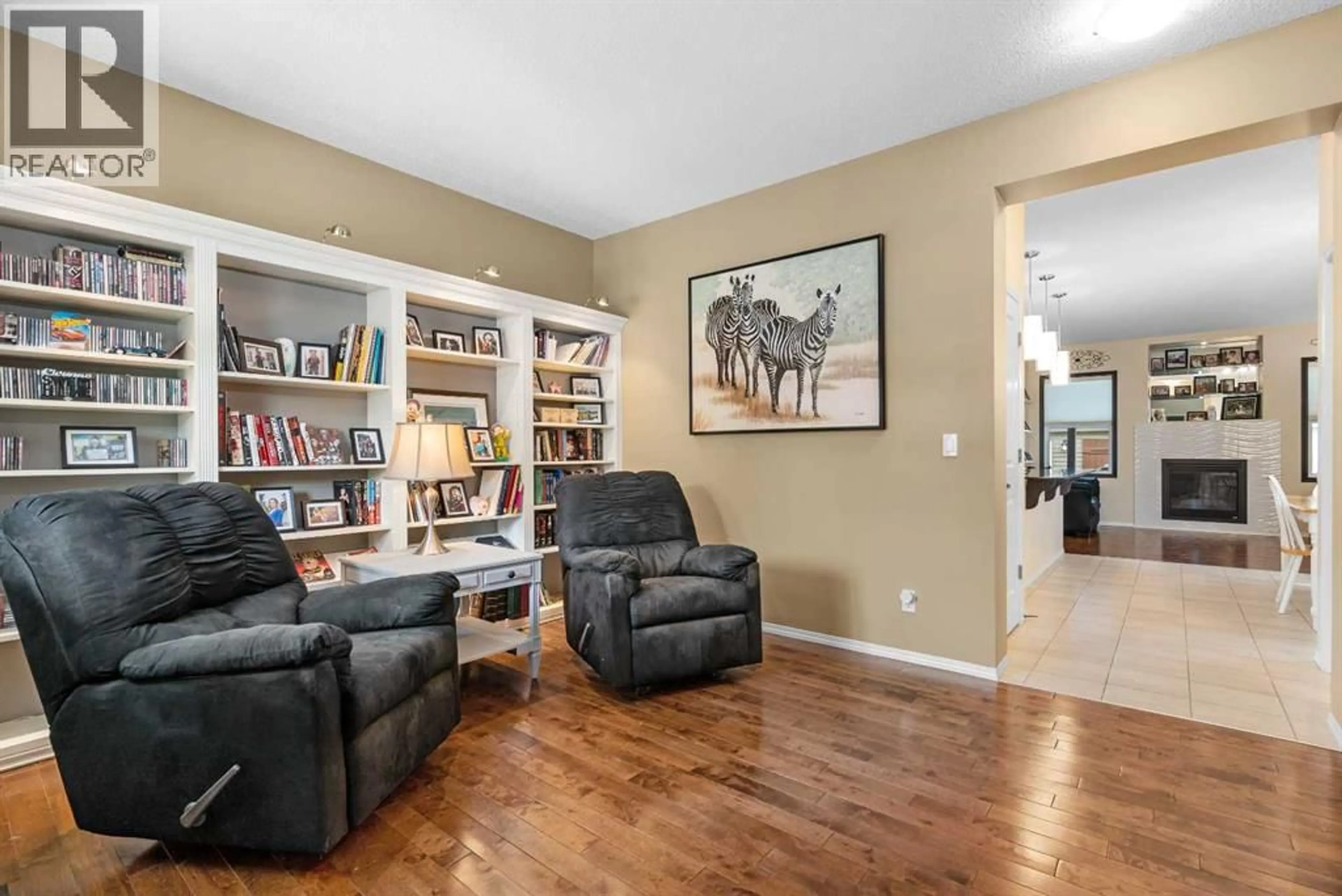 Living room with furniture, wood/laminate floor for 80 LEGACY CRESCENT SOUTHEAST, Calgary Alberta T2X0W8