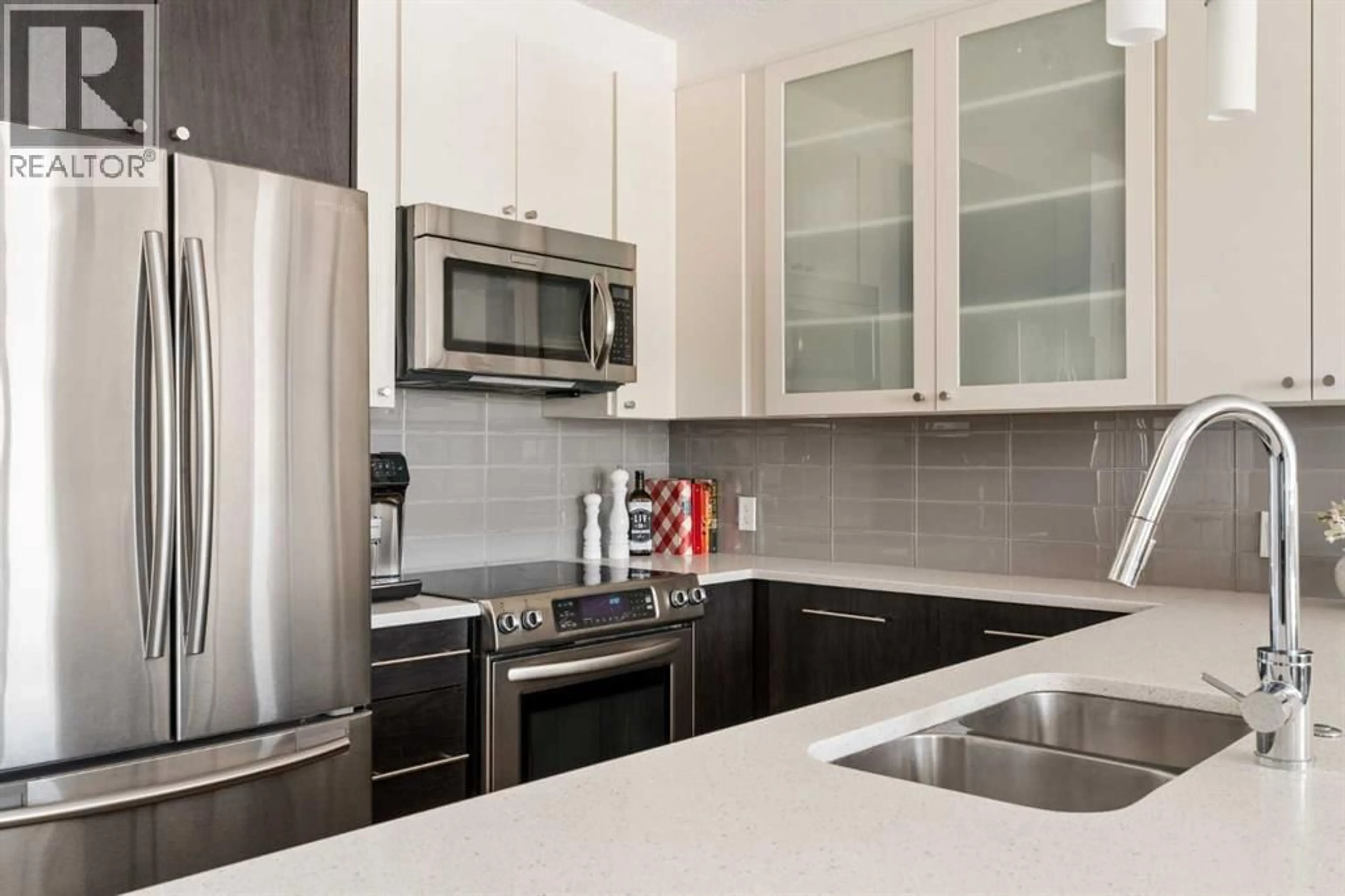 Standard kitchen, unknown for 836 ROYAL AVENUE SOUTHWEST, Calgary Alberta T2T0L3