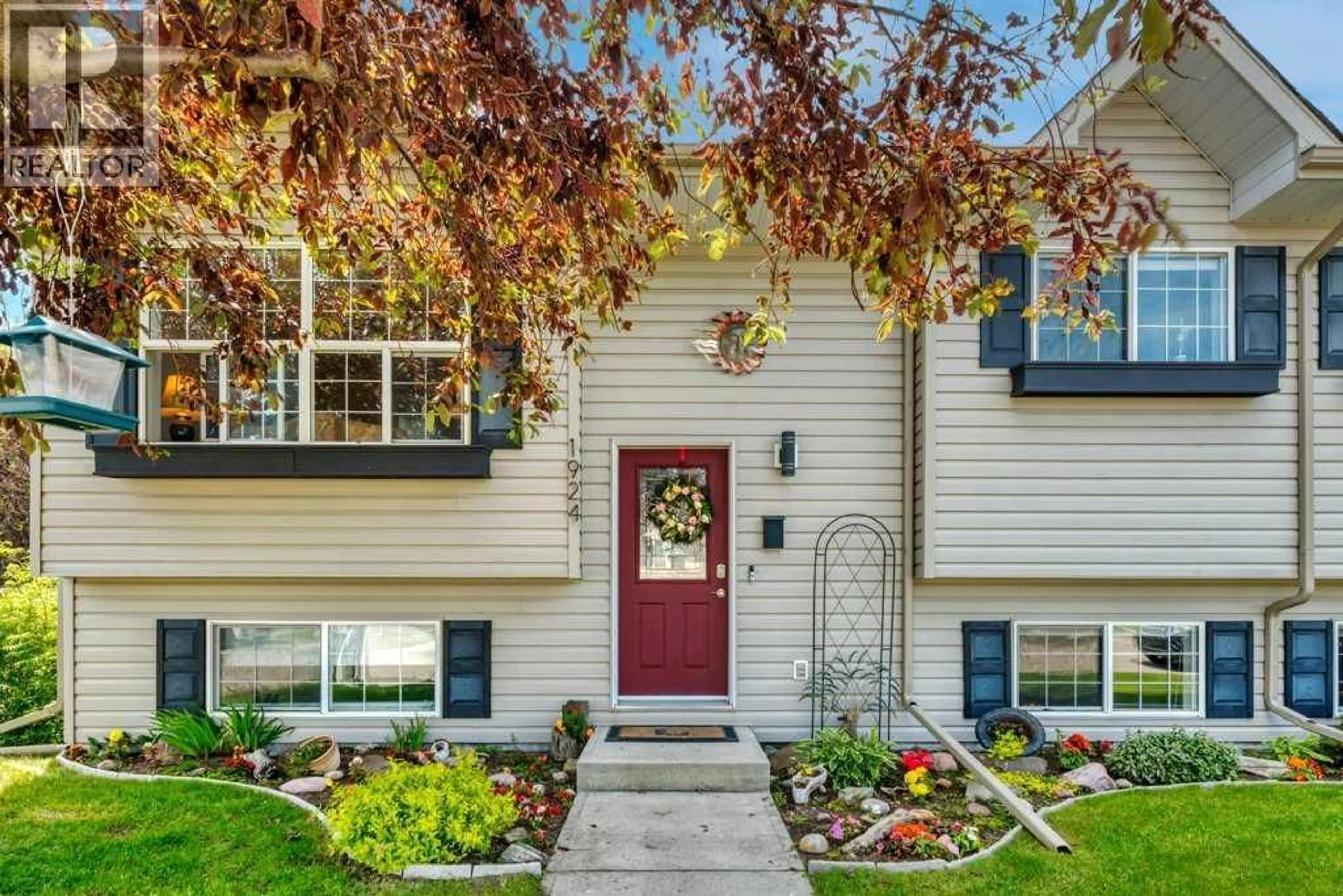 Home with vinyl exterior material, street for 1924 STRATHCONA TERRACE, Strathmore Alberta T1P1S1
