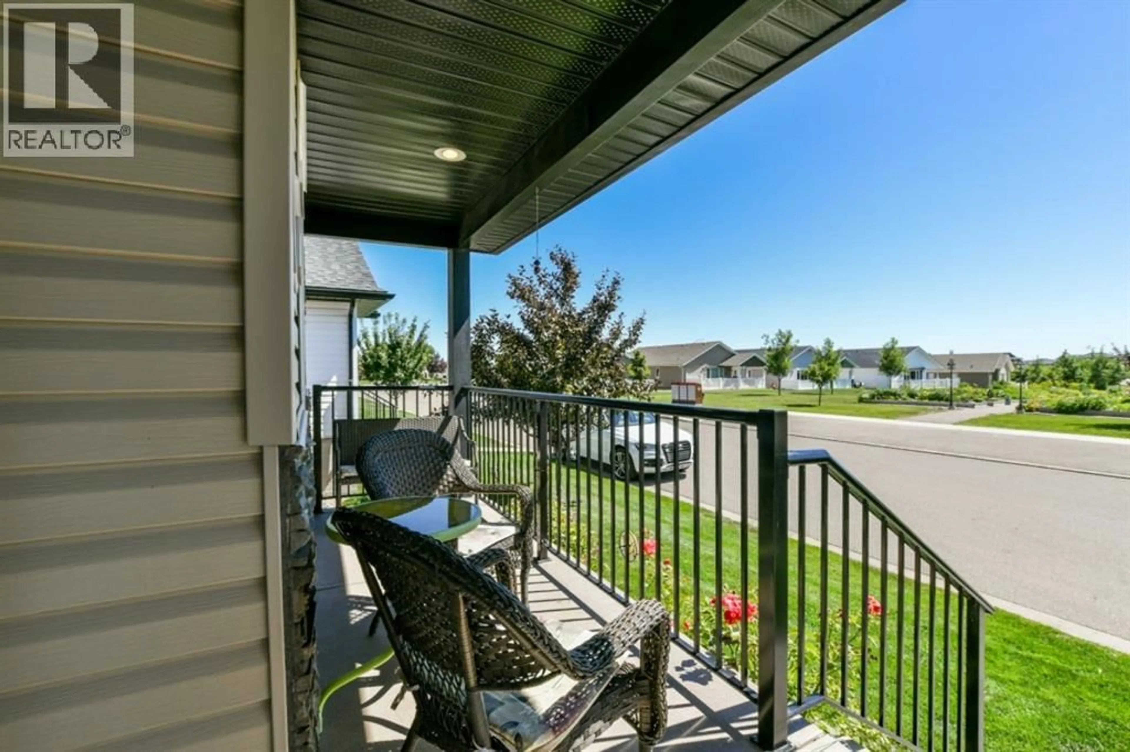 Patio, water/lake/river/ocean view for 159 CHARTWELL ROW SOUTHEAST, Medicine Hat Alberta T1B0E4