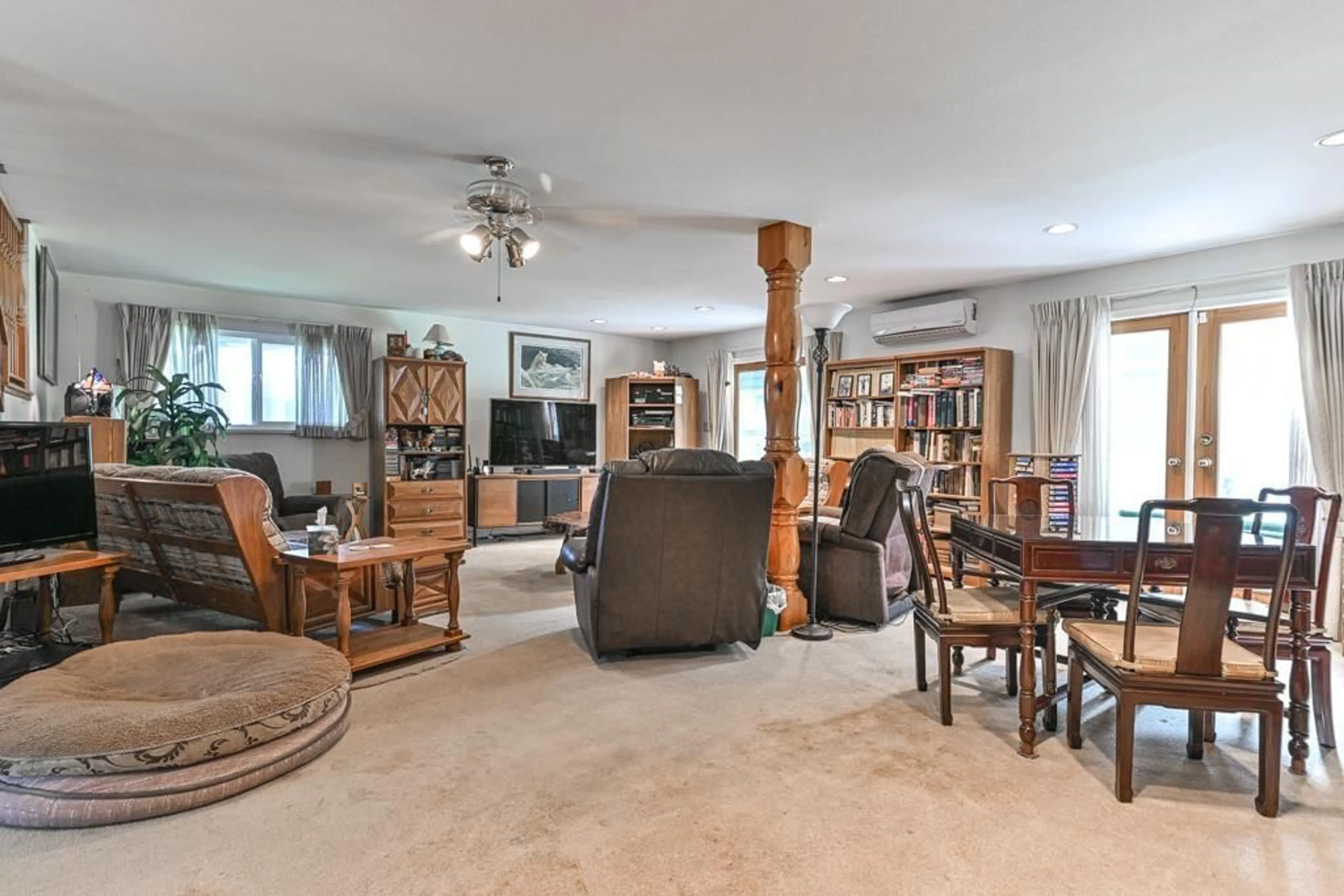 Living room with furniture, unknown for 31474 TOWNSHIPLINE, Mission British Columbia V4S1G4