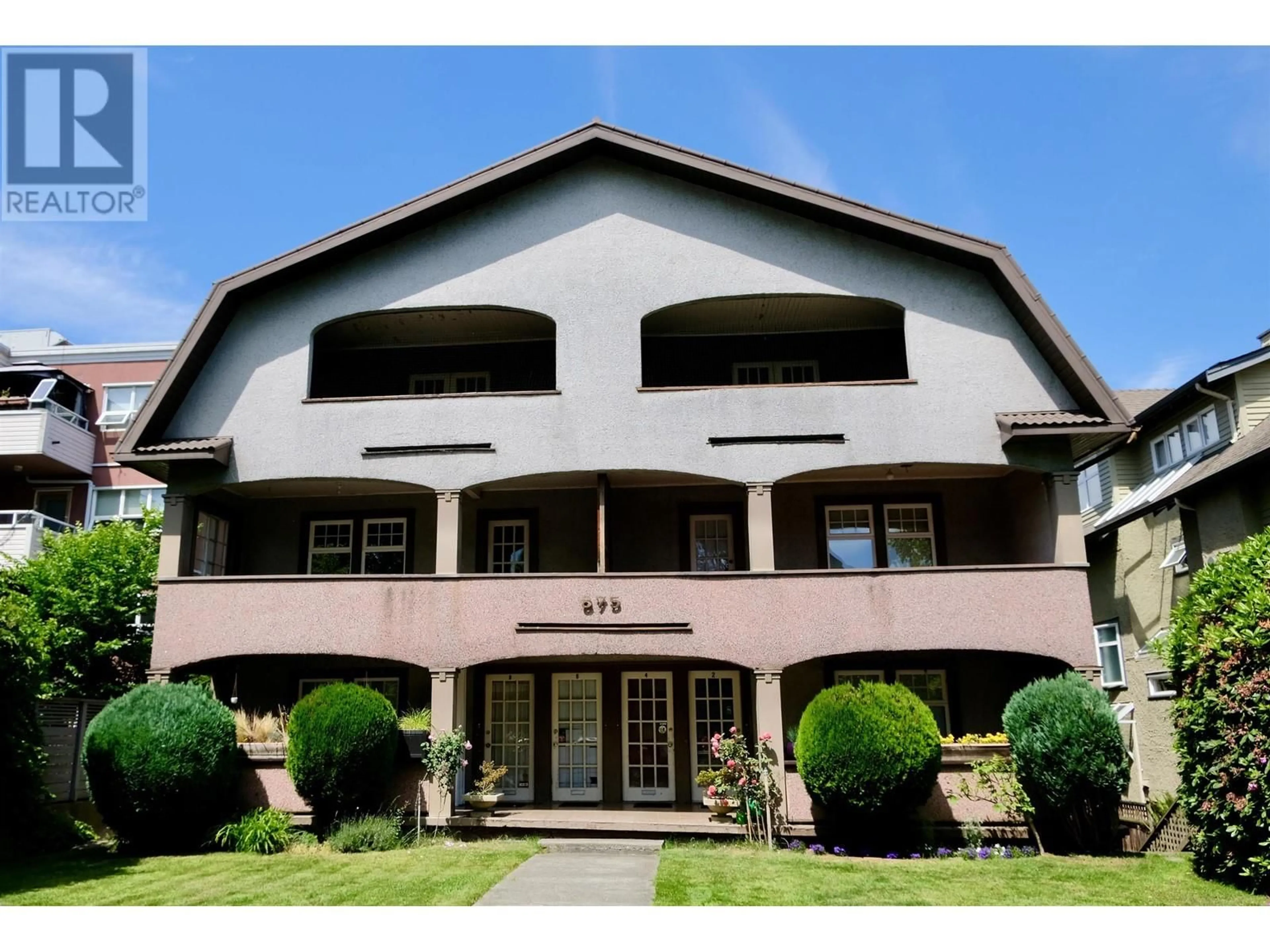 Indoor foyer for 875 14TH AVENUE, Vancouver British Columbia V5Z1R2