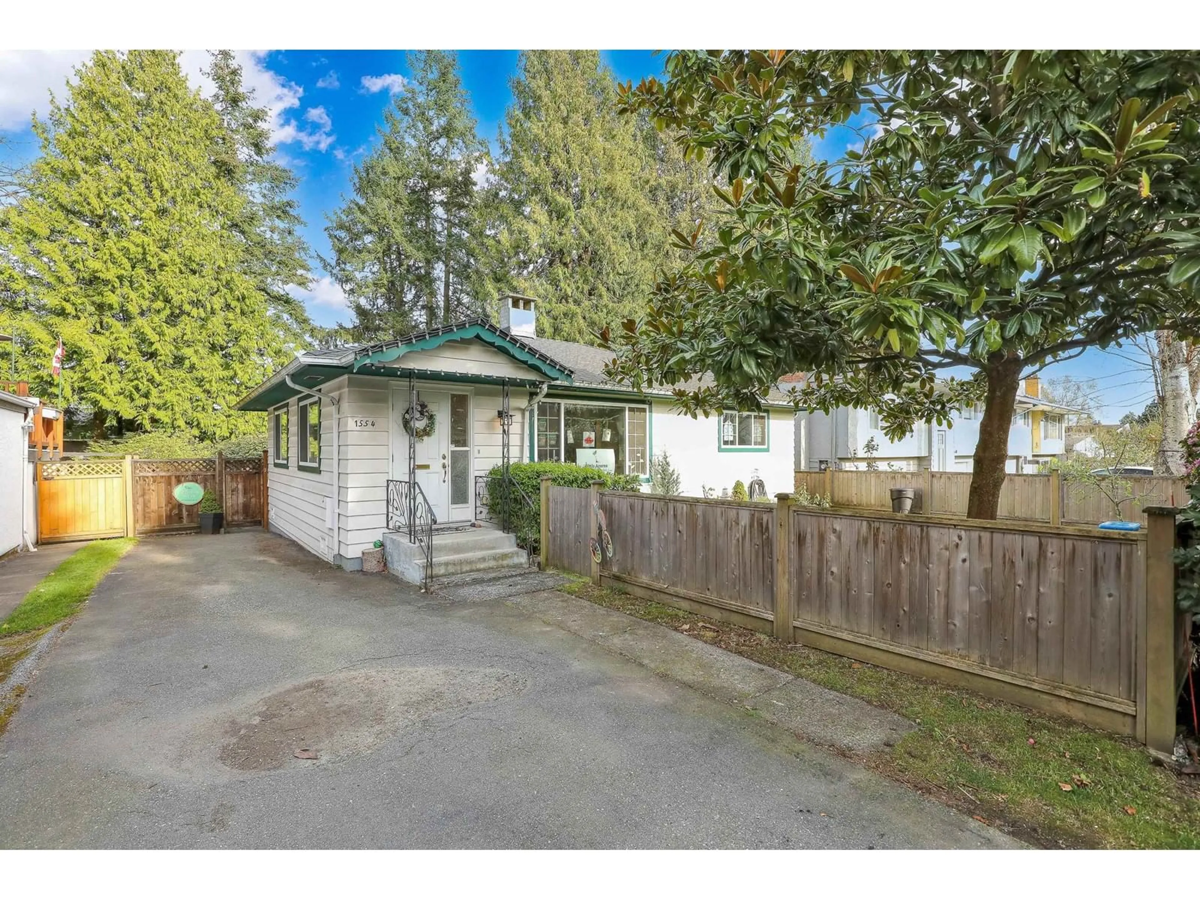 A pic from outside/outdoor area/front of a property/back of a property/a pic from drone, street for 1554 STEVENS, White Rock British Columbia V4B4Y5