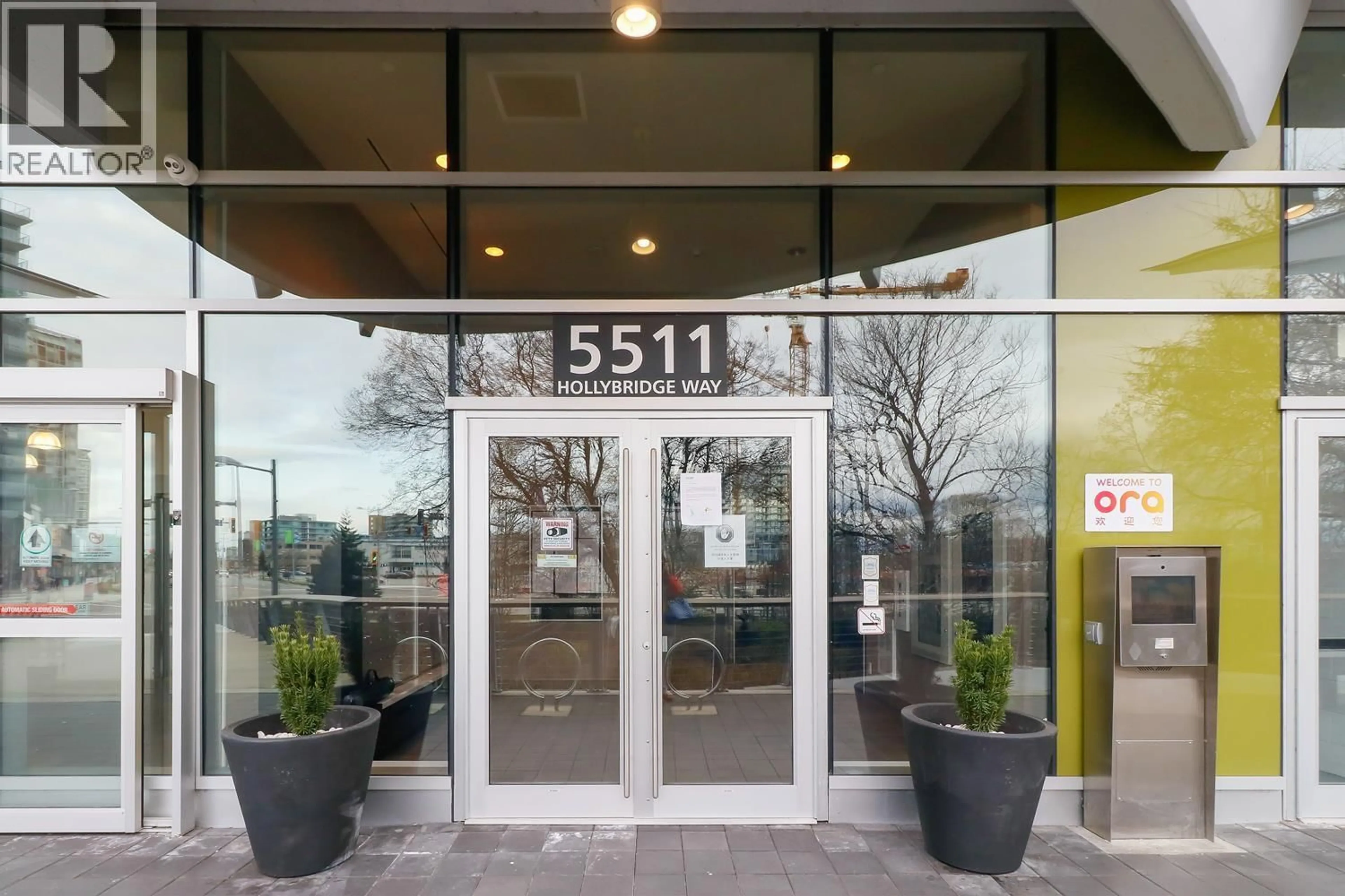 Indoor foyer for 6016 - 5511 HOLLYBRIDGE WAY, Richmond British Columbia V7C0A3