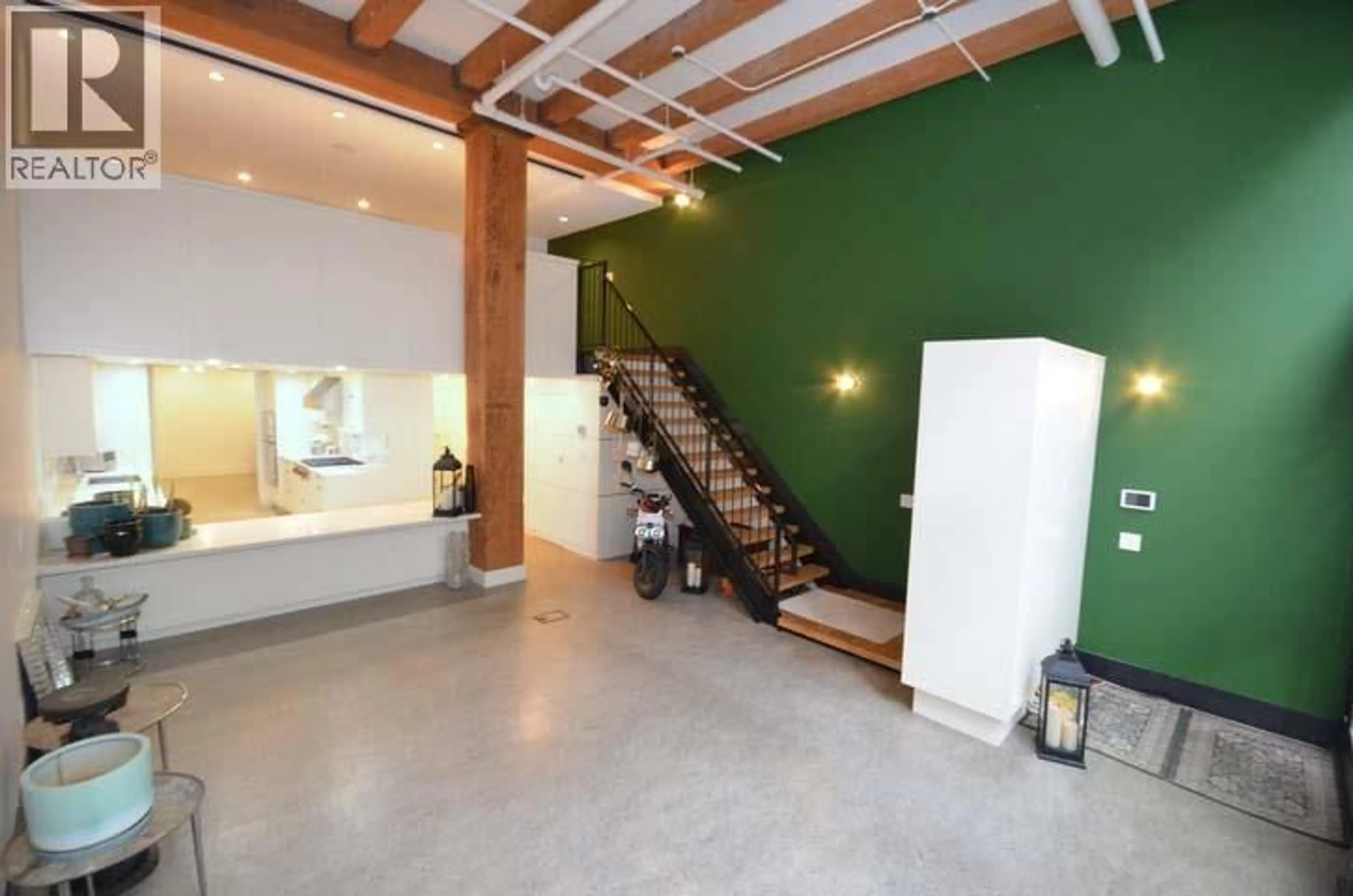 Indoor foyer for 283 COLUMBIA STREET, Vancouver British Columbia V6A2R5
