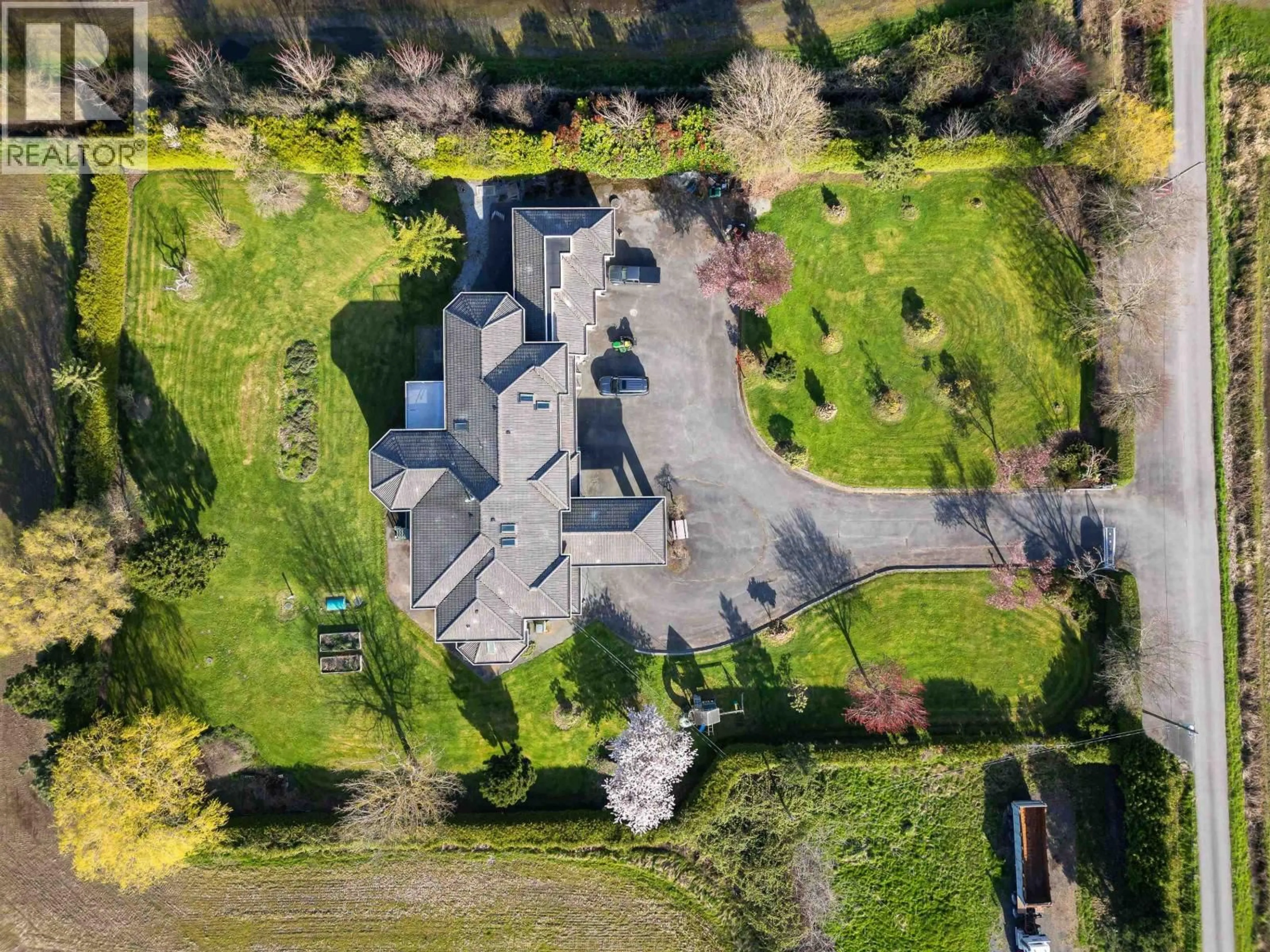 A pic from outside/outdoor area/front of a property/back of a property/a pic from drone, unknown for 2150 56 STREET, Delta British Columbia V4L2B1