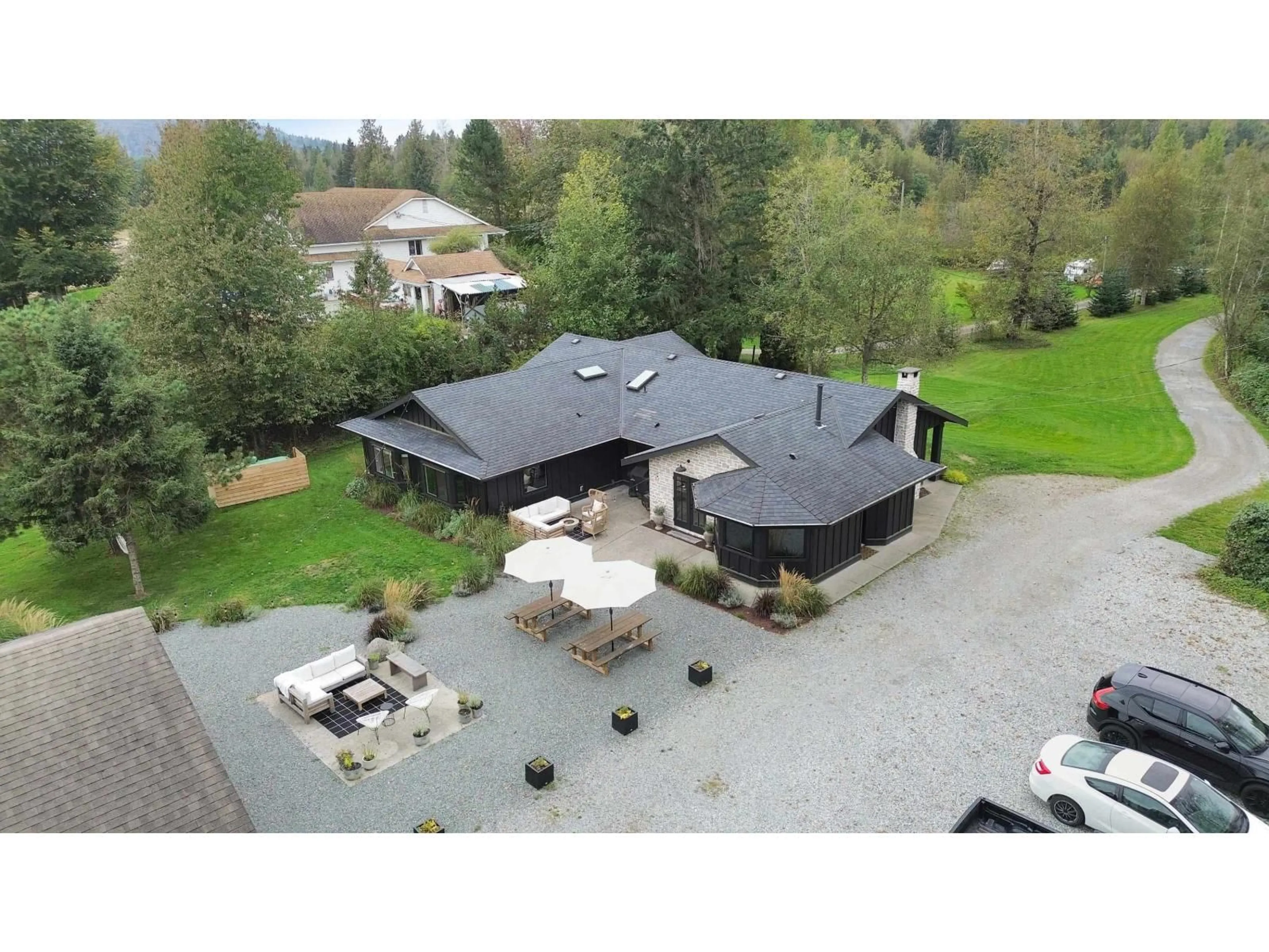 A pic from outside/outdoor area/front of a property/back of a property/a pic from drone, mountain view for 33496 IHLES AVENUE, Mission British Columbia V2V6Y1
