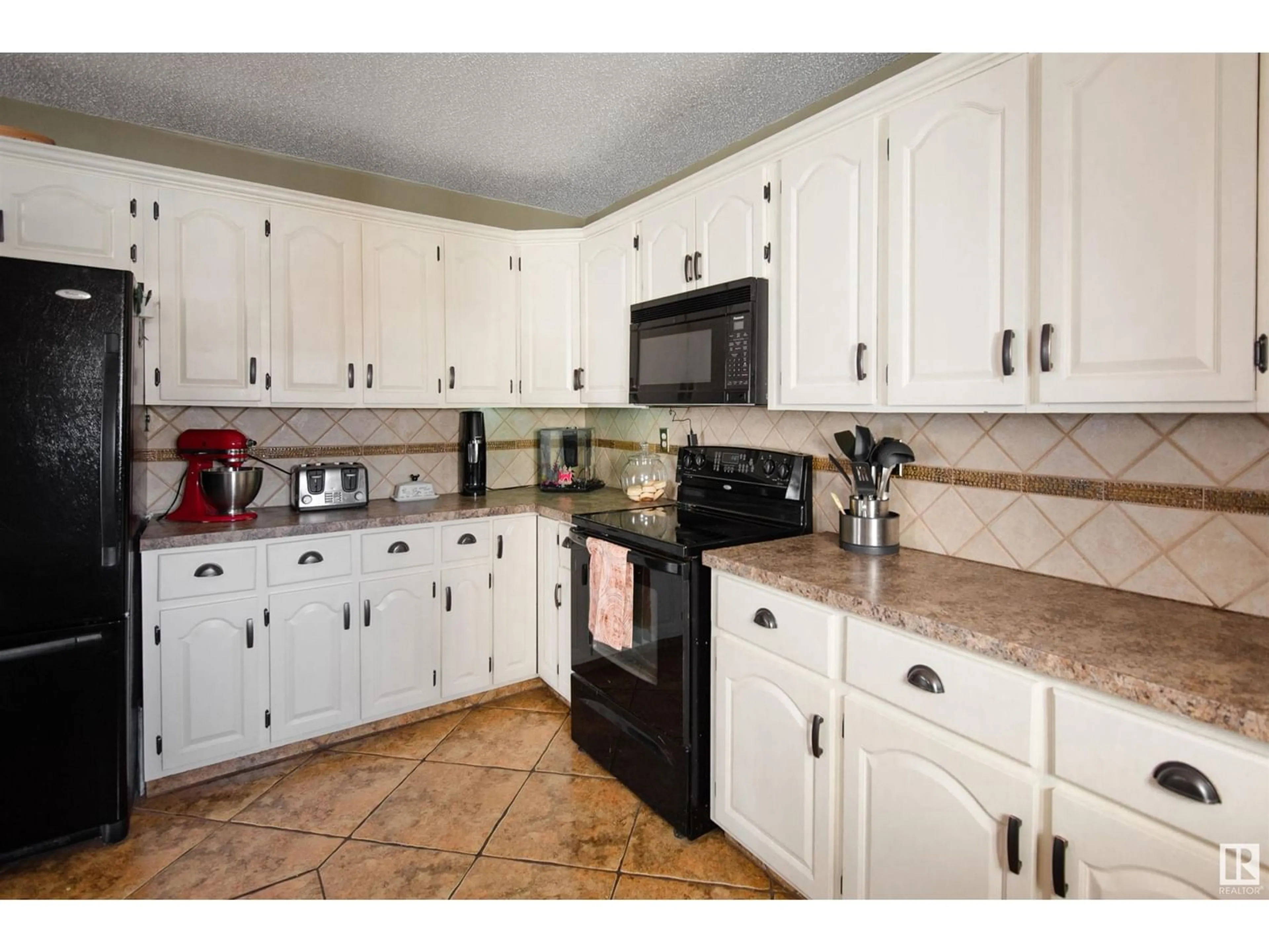 Standard kitchen for 4202 43A AV, Bonnyville Town Alberta T9N1W7