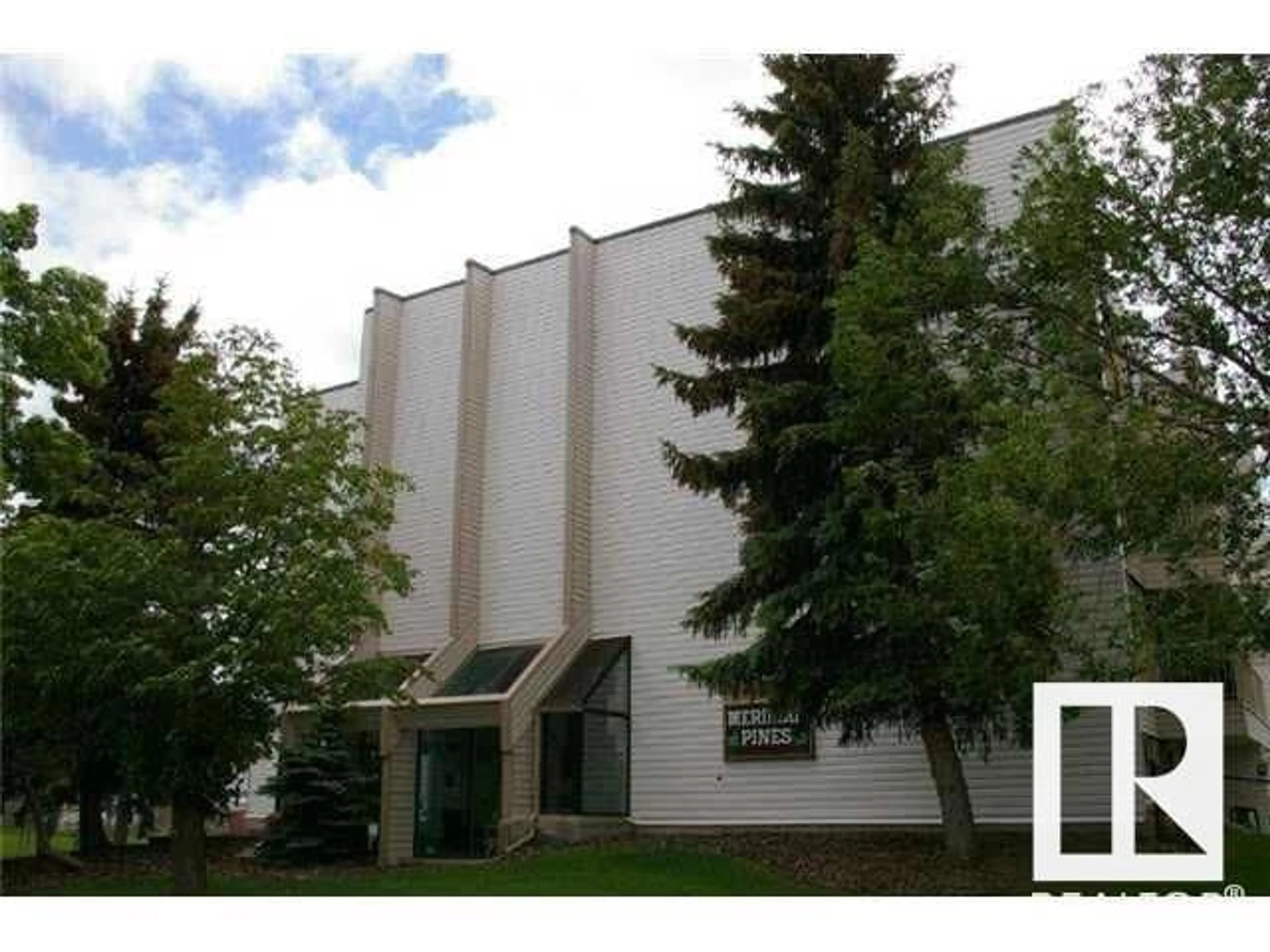 Outside view for #407 4608 52 AV, Stony Plain Alberta T7Z1N7