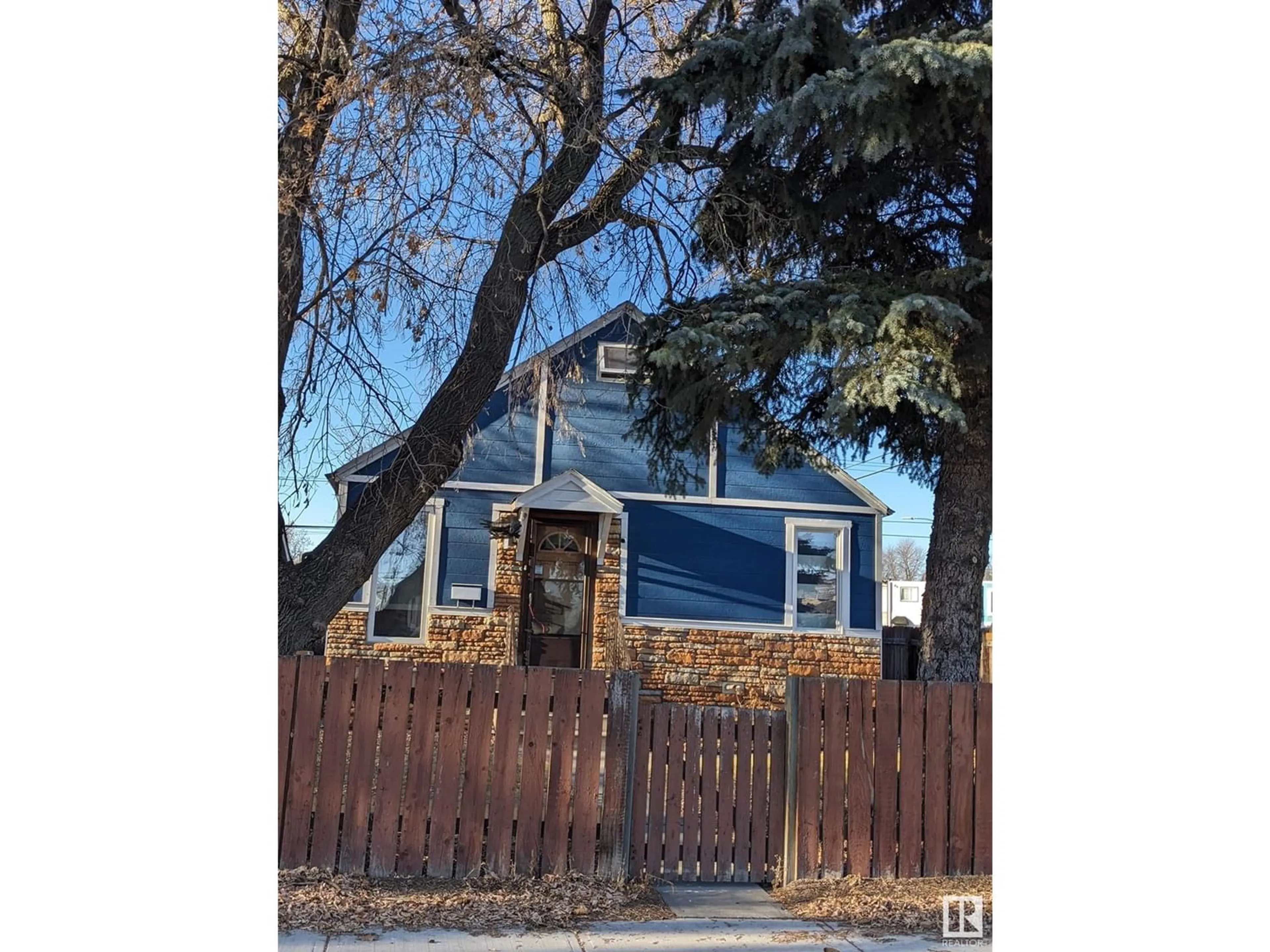 Frontside or backside of a home for 11950 77 ST NW, Edmonton Alberta T5B2G4