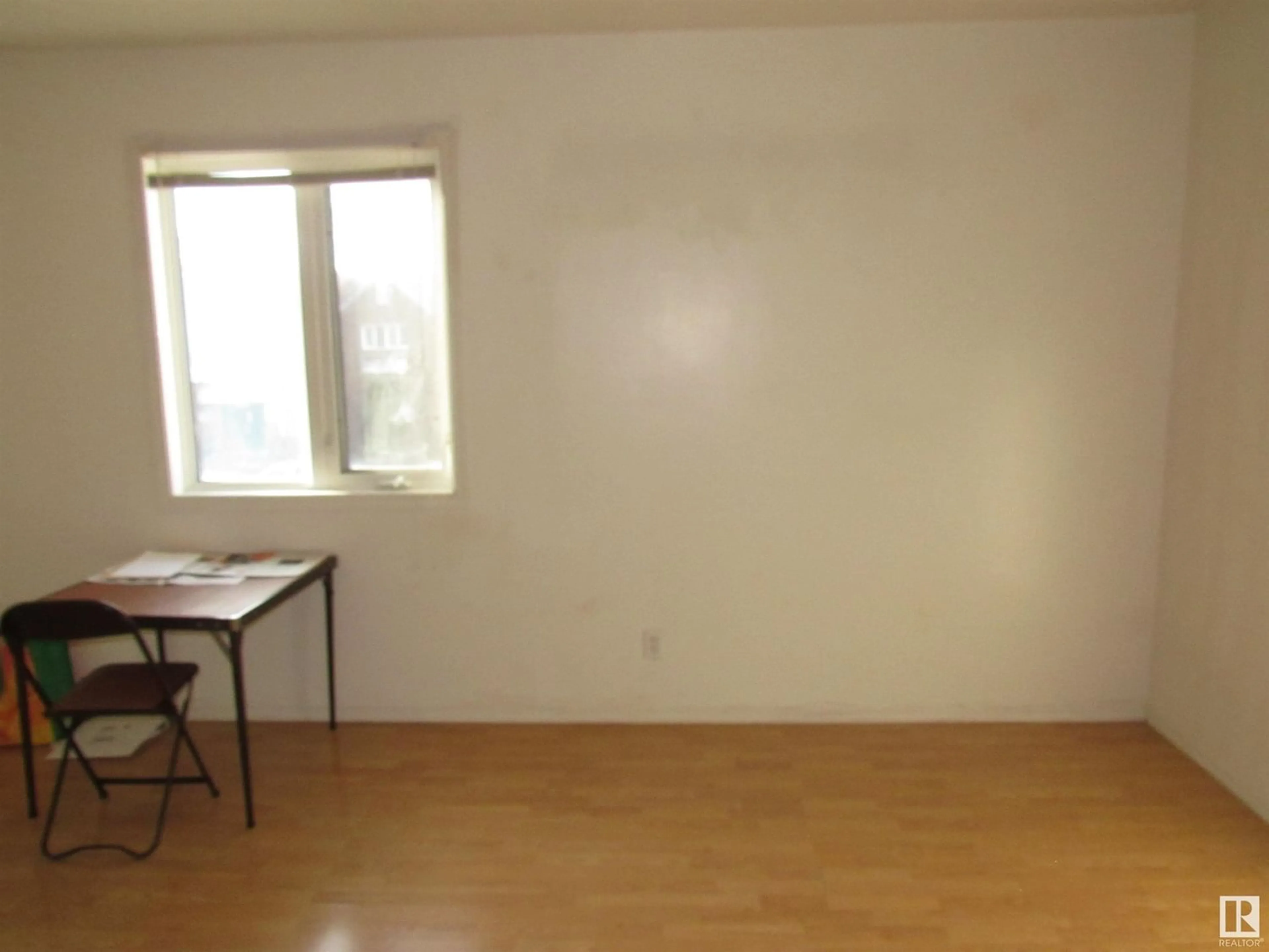 A pic of a room for 11015 96 ST NW, Edmonton Alberta T5H2K7